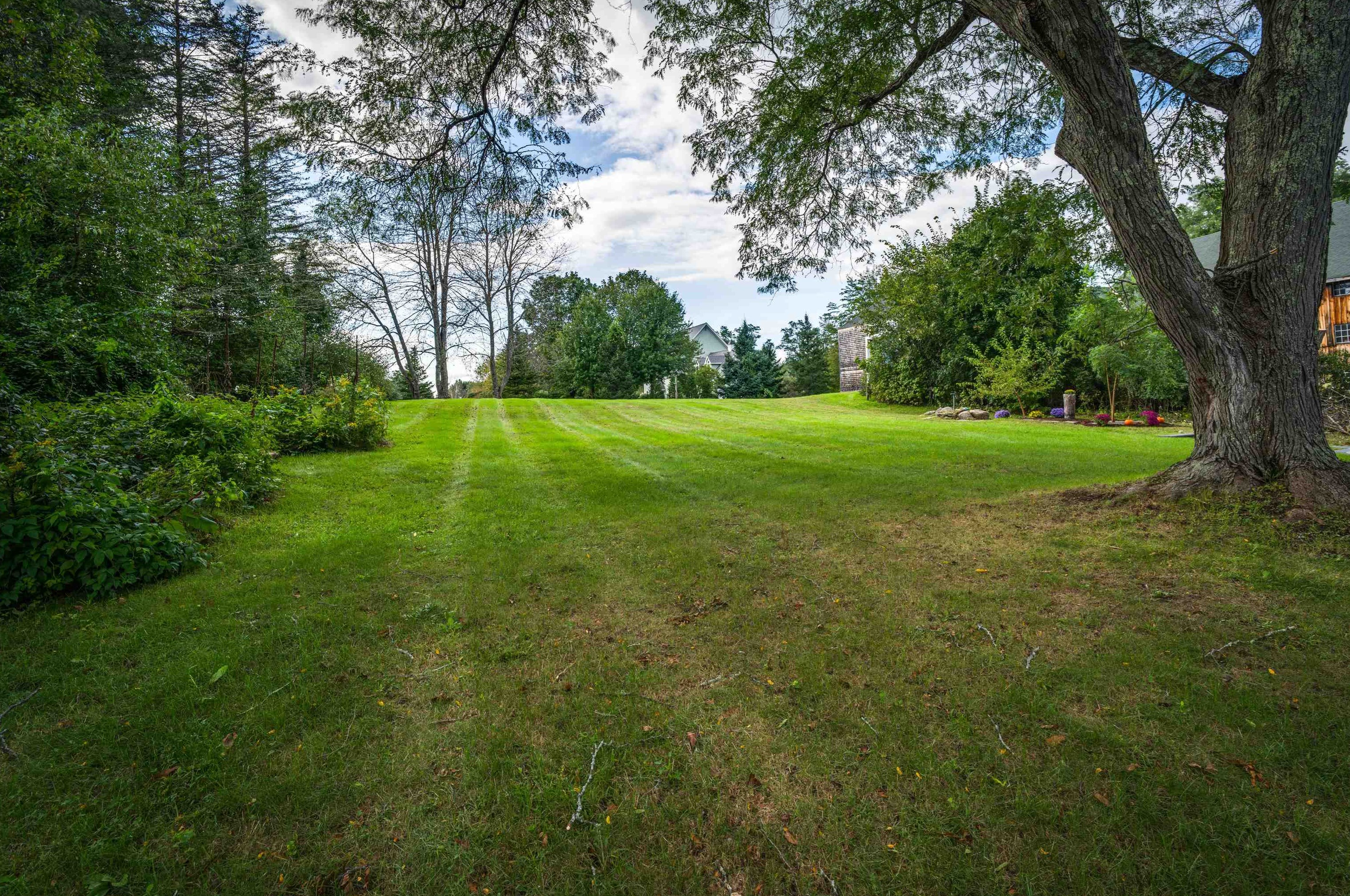 2 Emery Ln, Stratham NH  03885-2309 exterior