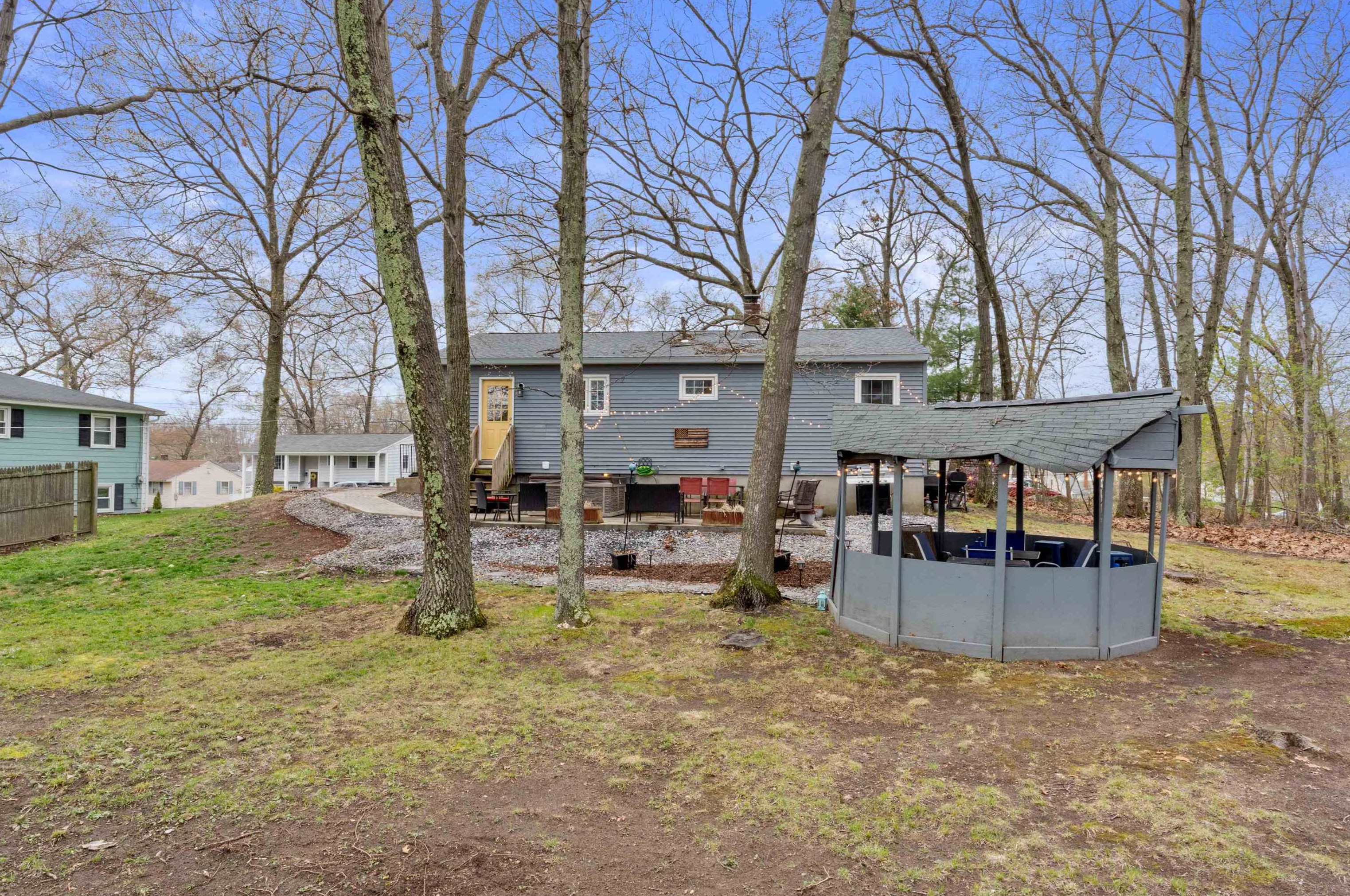 375 Medford St, Manchester NH  03109-4528 exterior