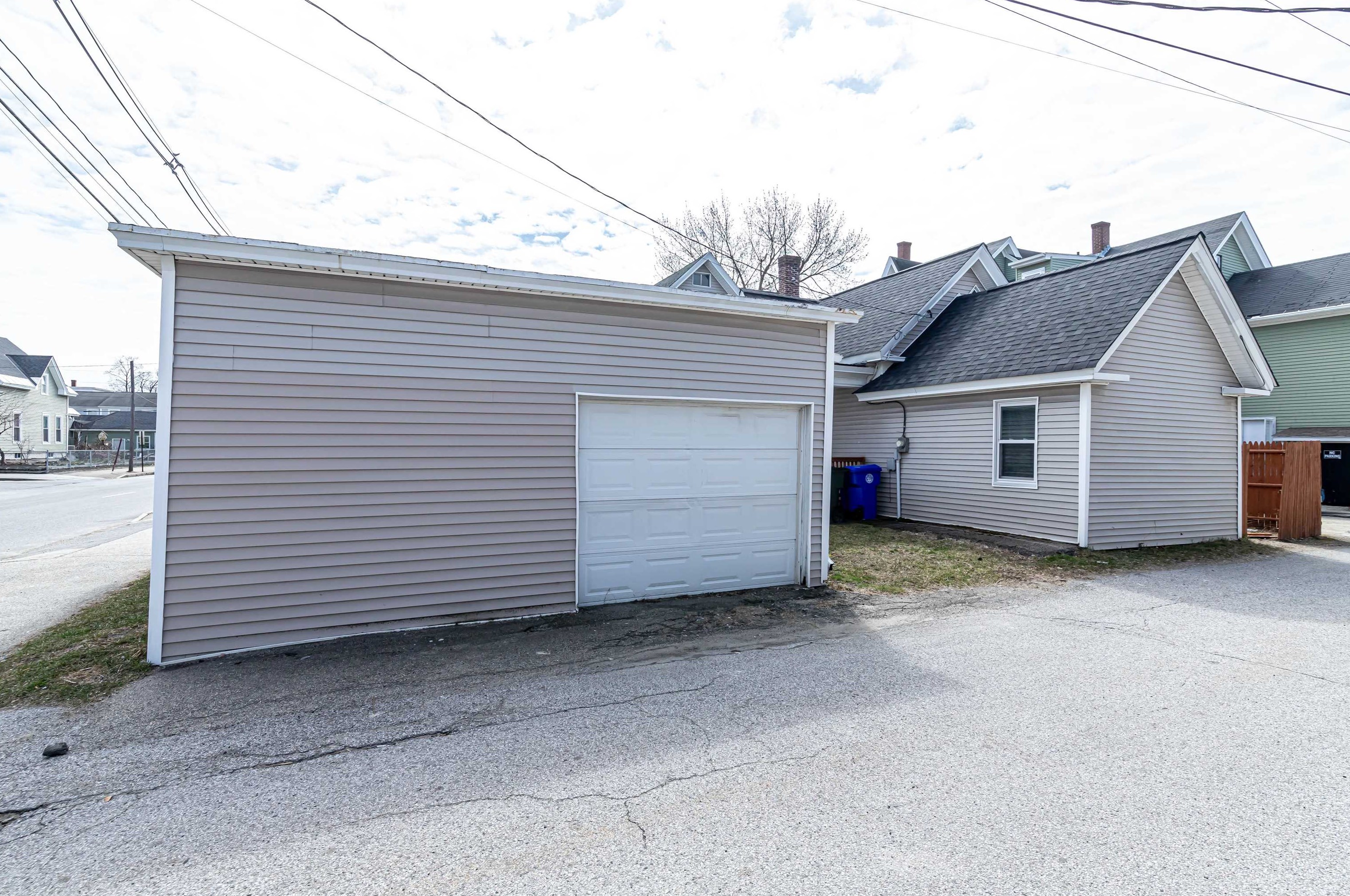 200 Laurel St, Manchester NH  03103-4740 exterior