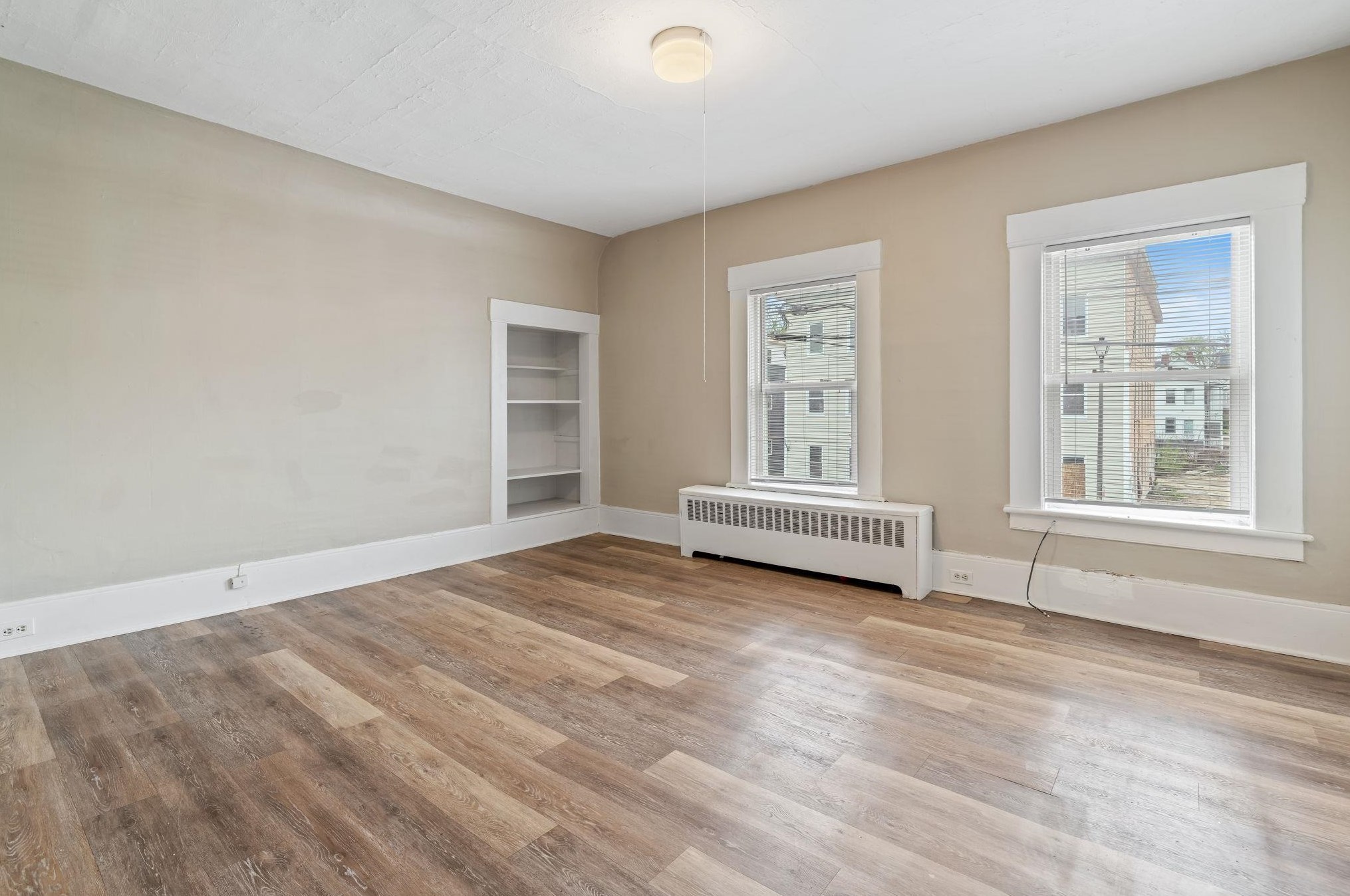 381 Merrimack St, Manchester NH 03103-4724 exterior