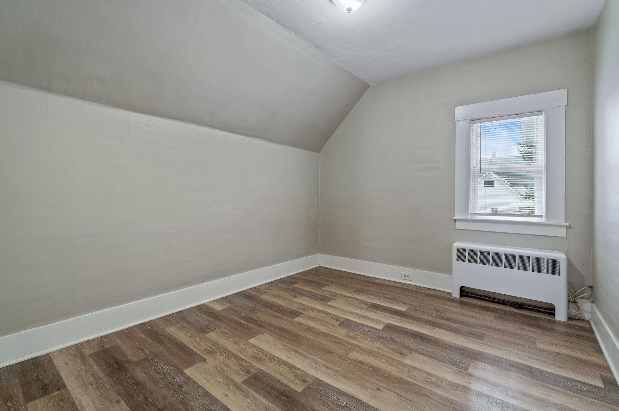 381 Merrimack St, Manchester NH 03103-4724 exterior