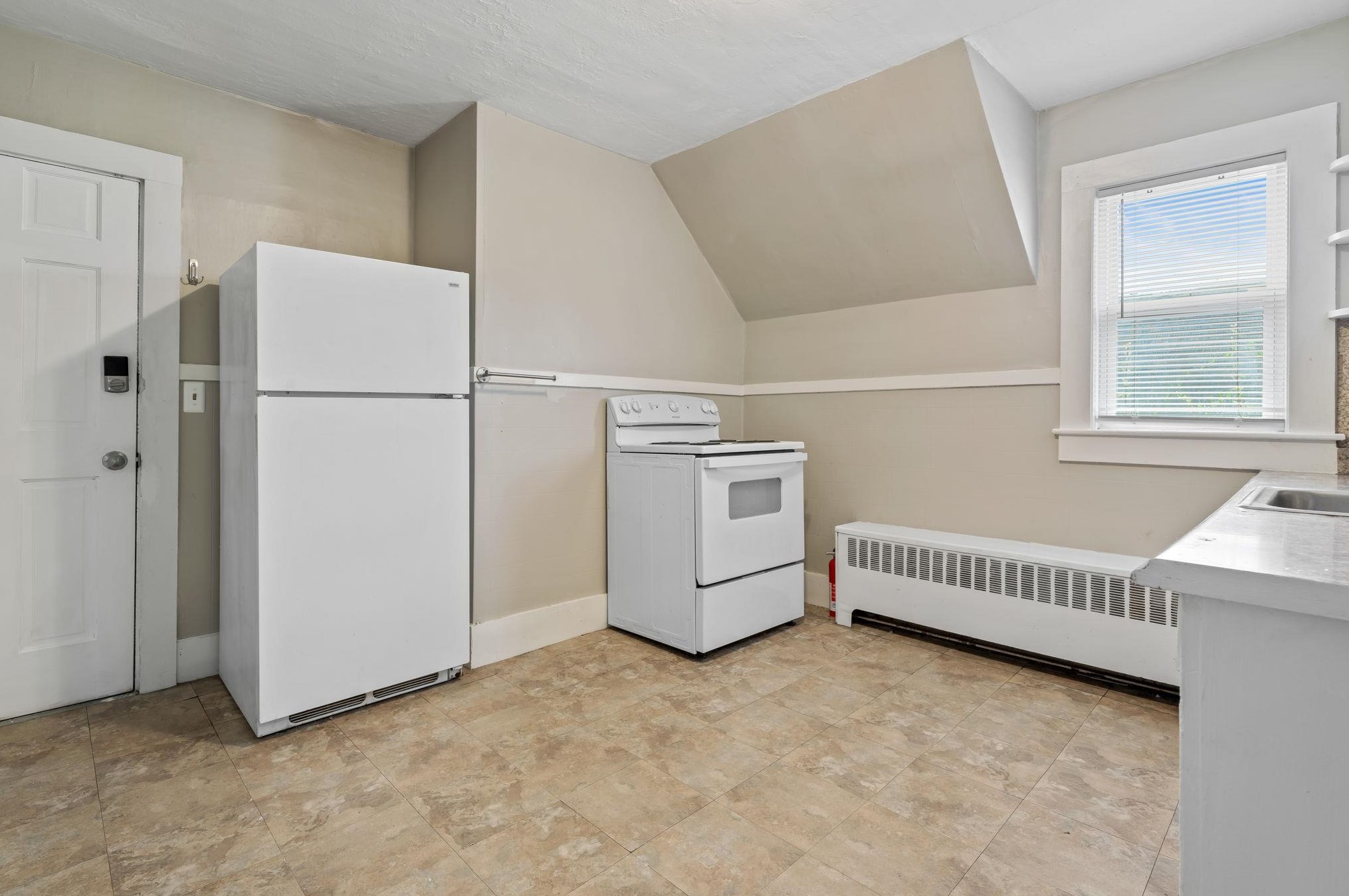 381 Merrimack St, Manchester NH 03103-4724 exterior