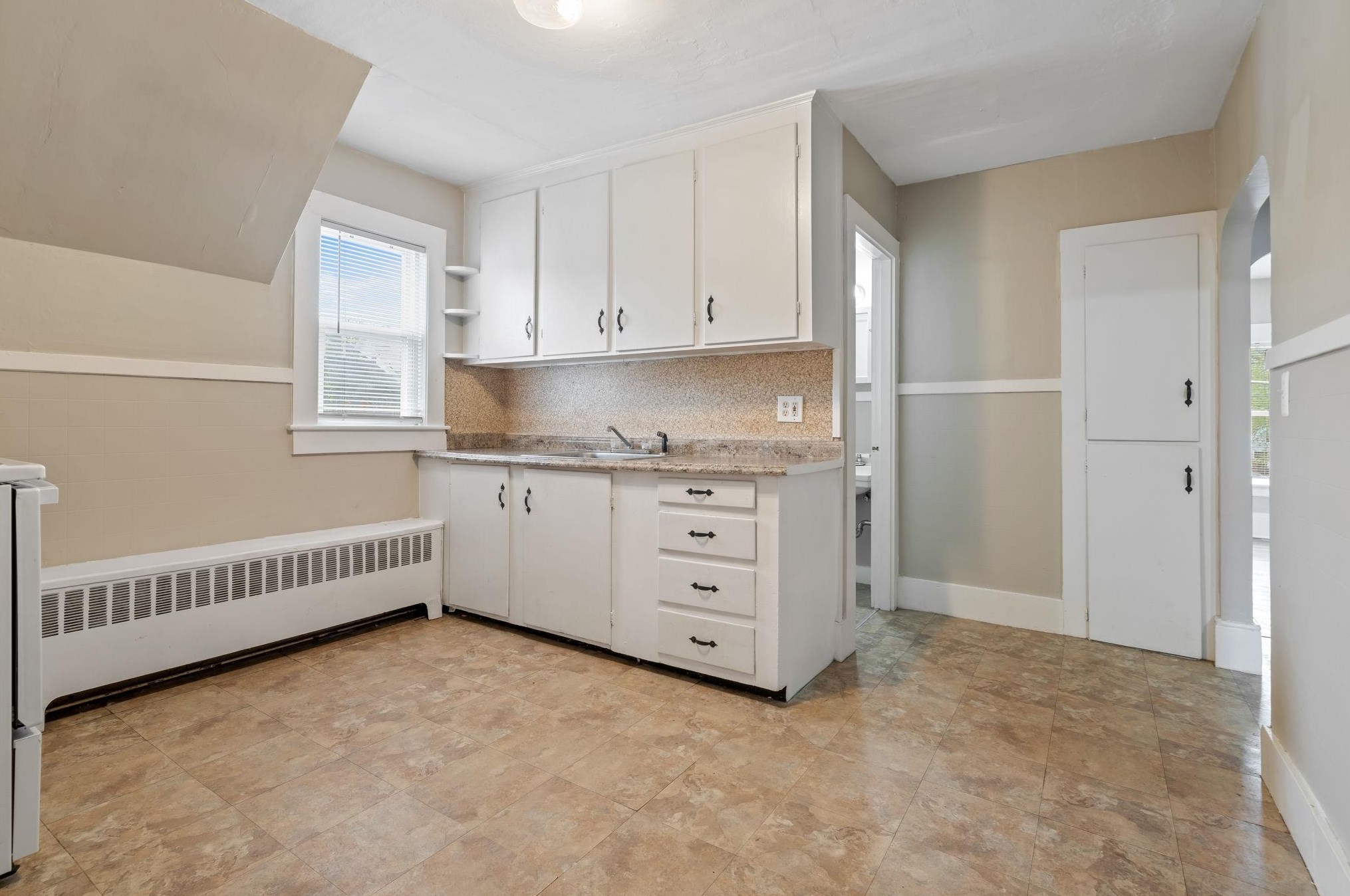 381 Merrimack St, Manchester NH 03103-4724 exterior