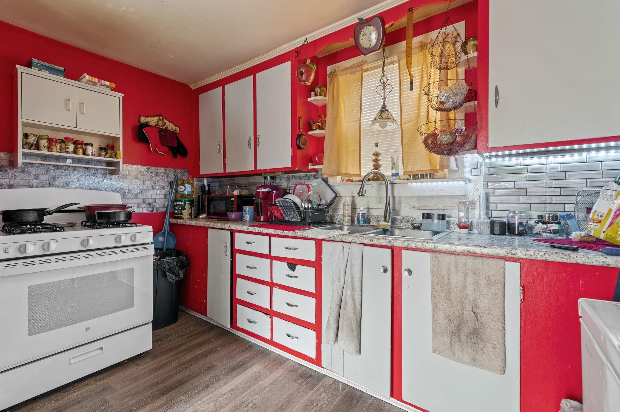 381 Merrimack St, Manchester NH 03103-4724 exterior