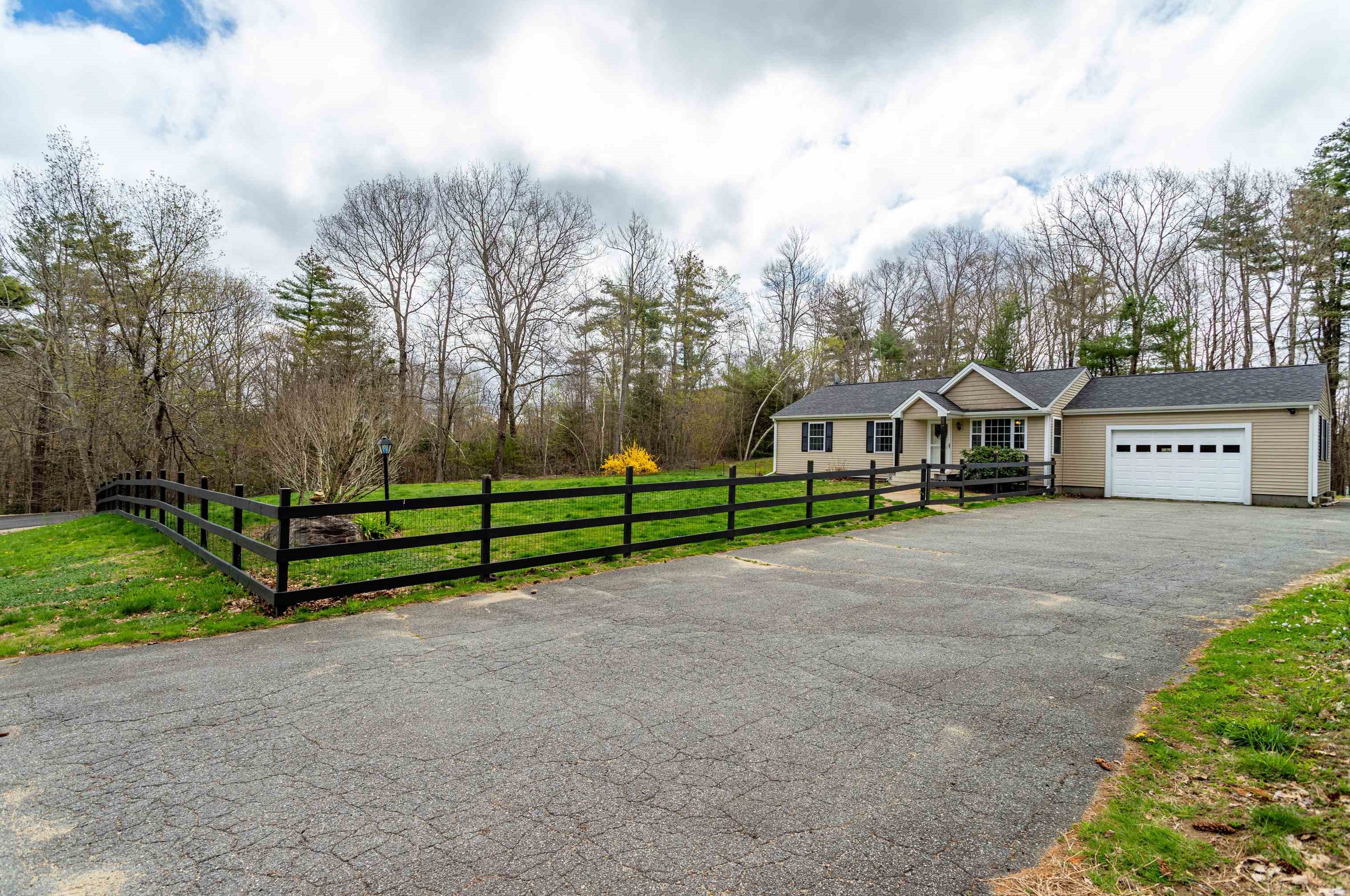 26 Hakala Dr, New Ipswich NH  03071-4013 exterior