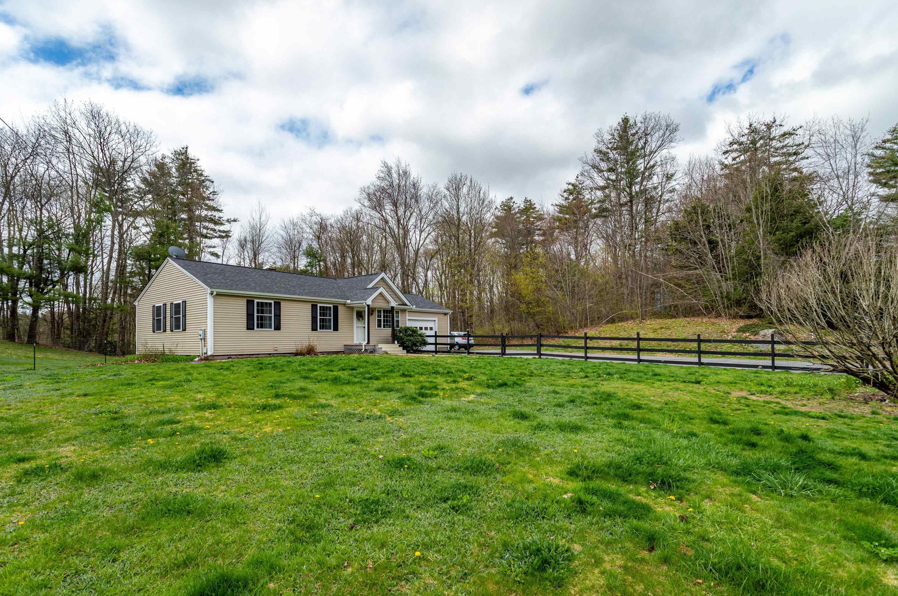 26 Hakala Dr, New Ipswich NH  03071-4013 exterior