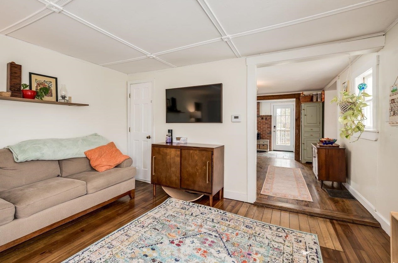 189 Nottingham Sq Rd, Epping NH  03042-1813 exterior