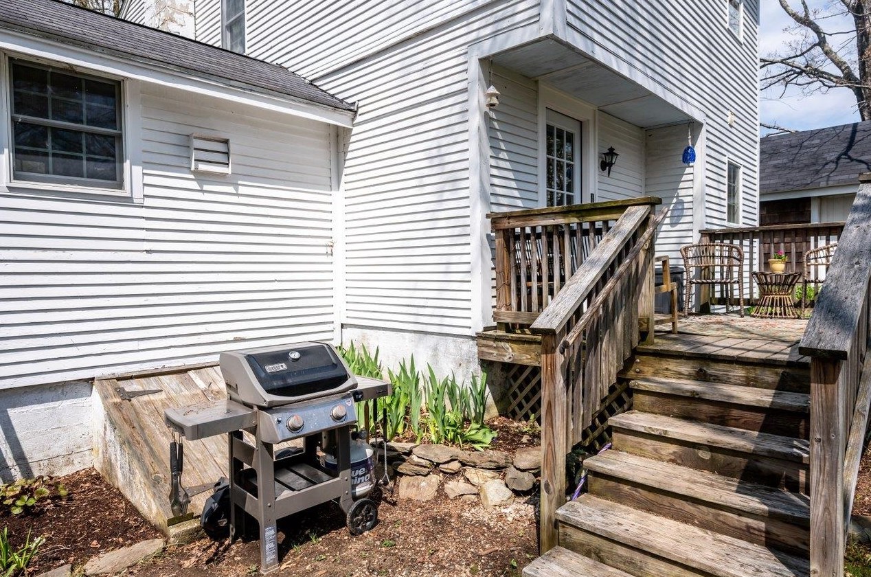 189 Nottingham Sq Rd, Epping NH  03042-1813 exterior