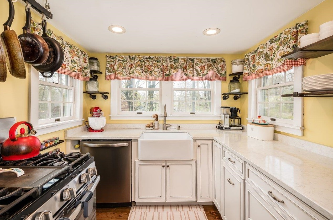 189 Nottingham Square Rd, Epping NH  03042-1814 exterior