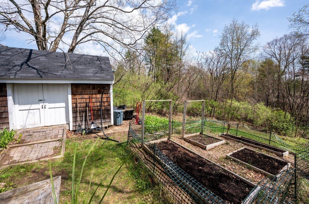 189 Nottingham Sq Rd, Epping NH  03042-1813 exterior