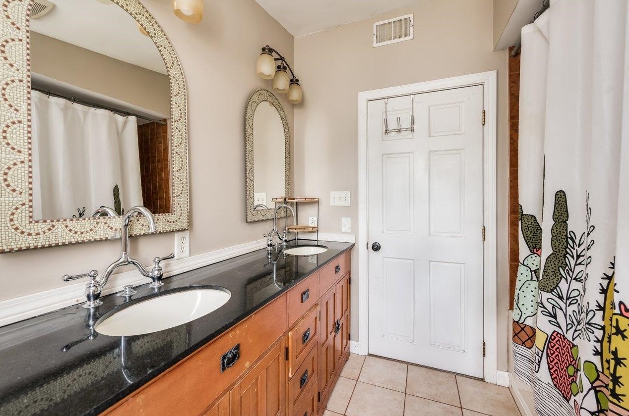 189 Nottingham Sq Rd, Epping NH  03042-1813 exterior