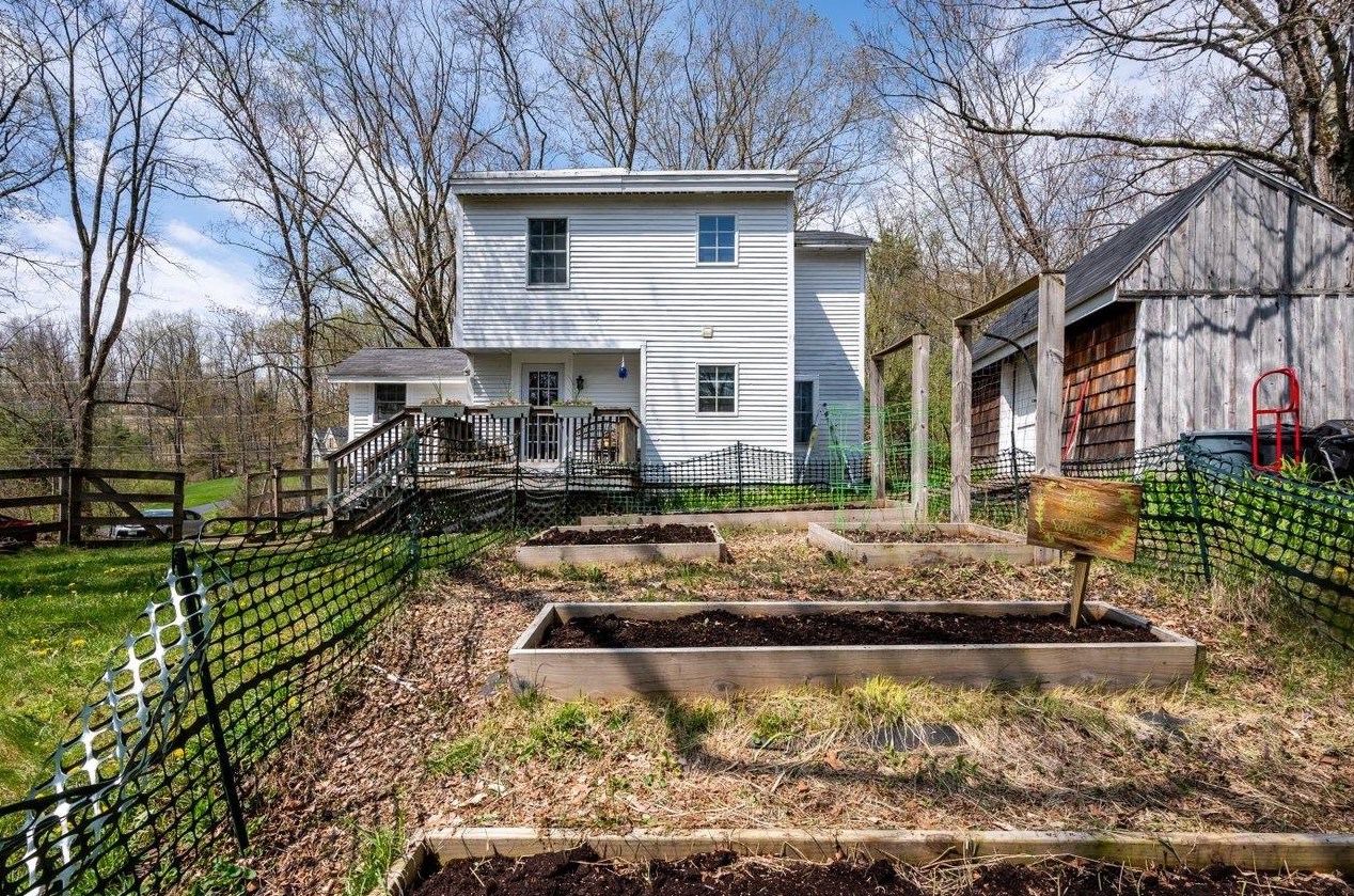 189 Nottingham Sq Rd, Epping NH  03042-1813 exterior