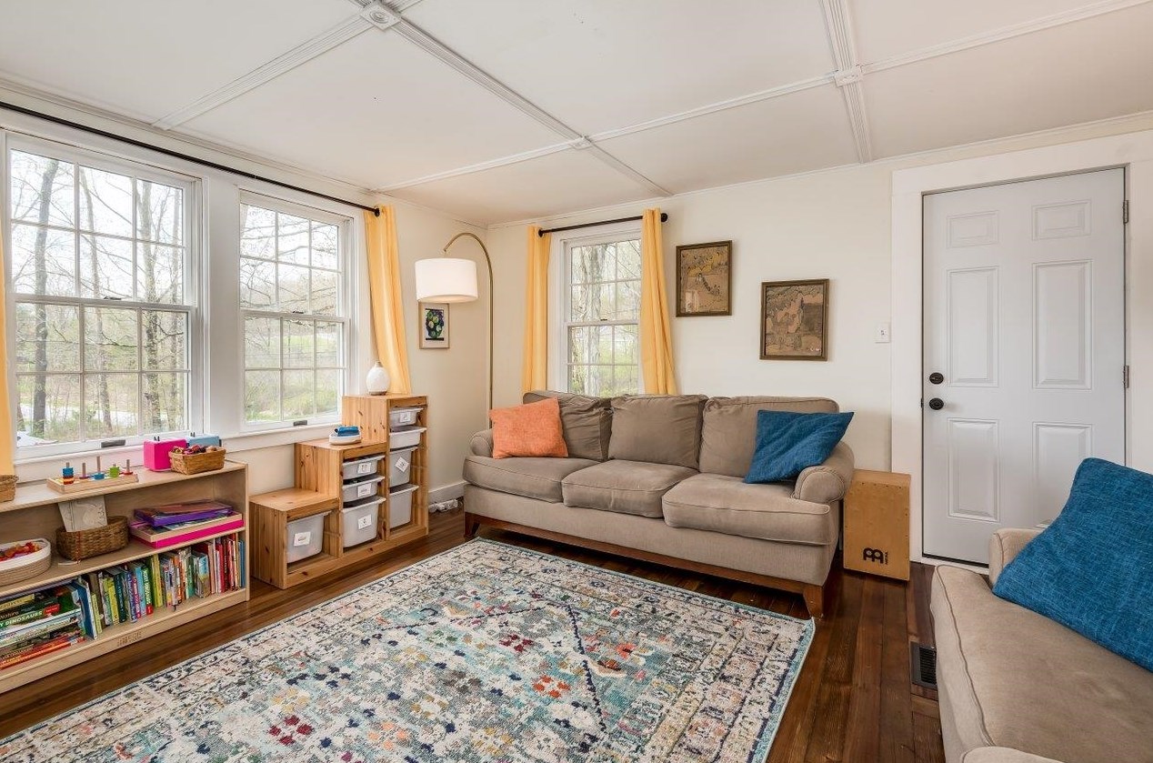 189 Nottingham Sq Rd, Epping NH  03042-1813 exterior