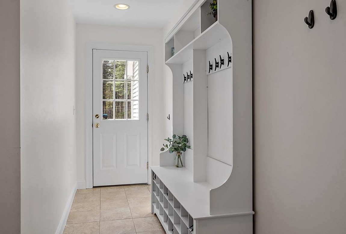 311 Shr Dr, Salem NH  03079-1318 exterior