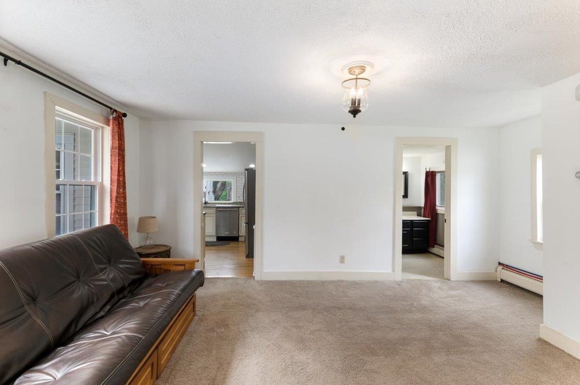 273 Main St, Danville NH  03819-3233 exterior