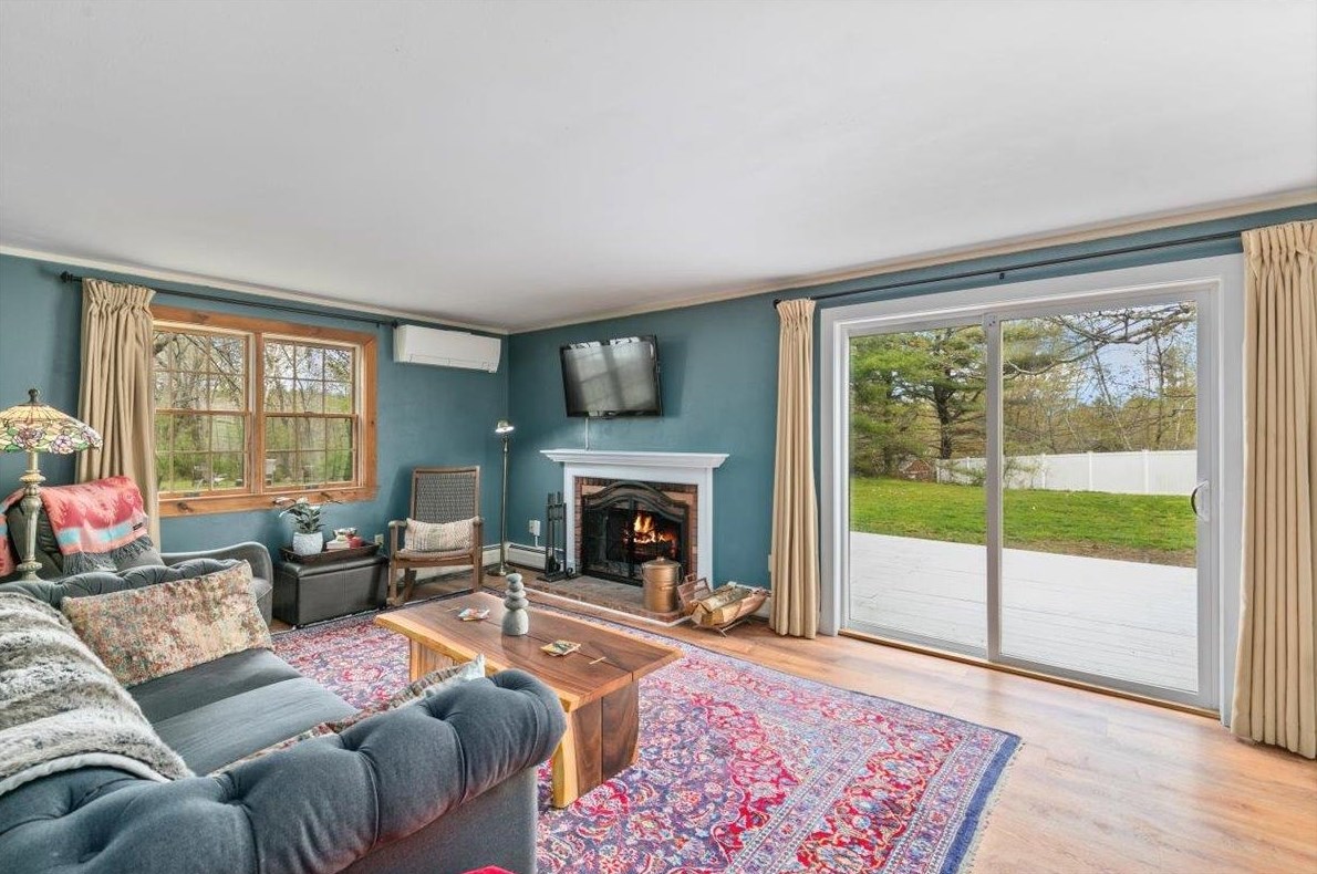 273 Main St, Danville NH  03819-3233 exterior