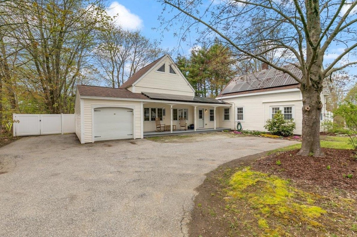 273 Main St, Danville NH  03819-3233 exterior