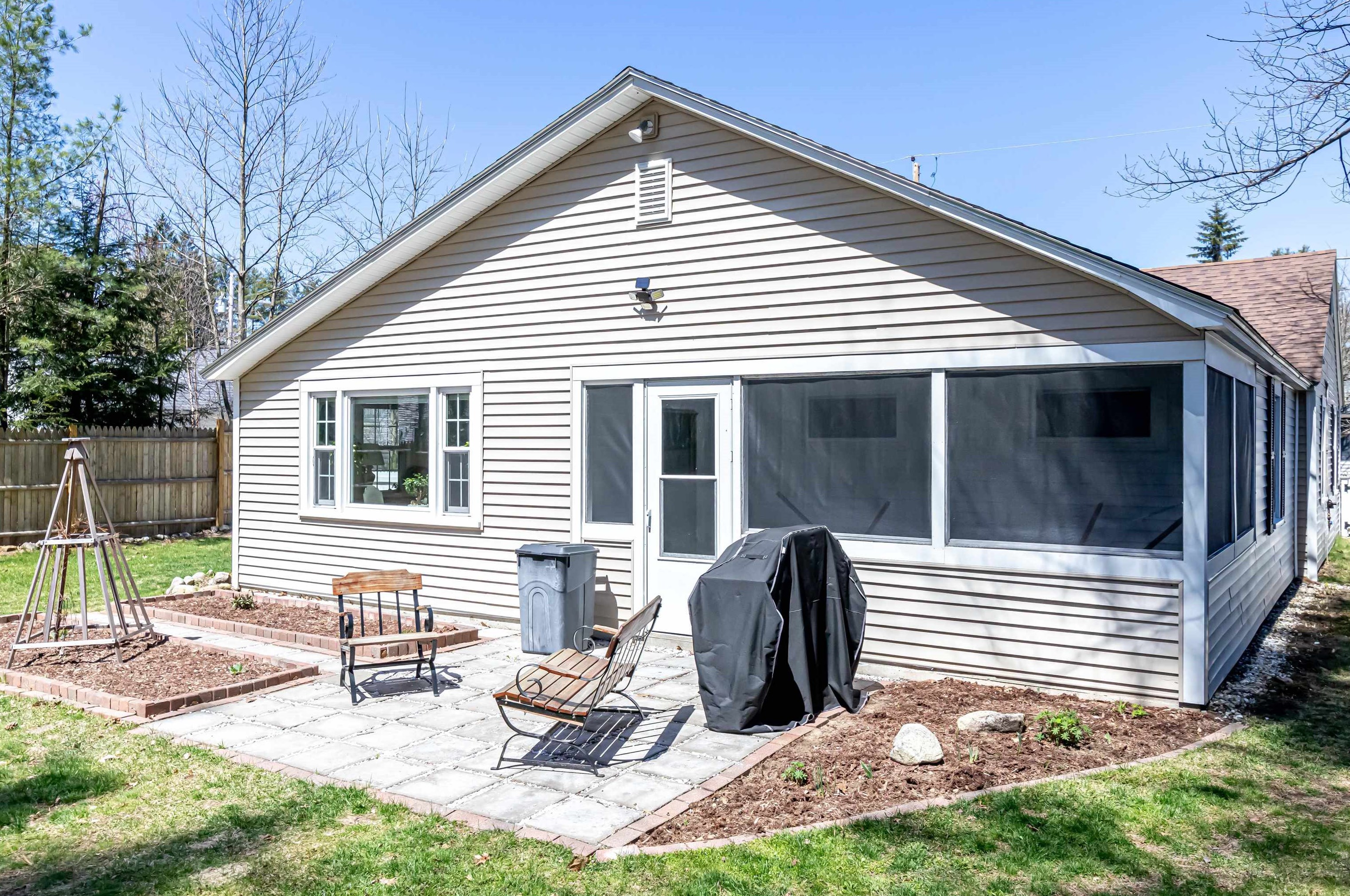 54 Circle Dr, Meredith NH  03253-6304 exterior