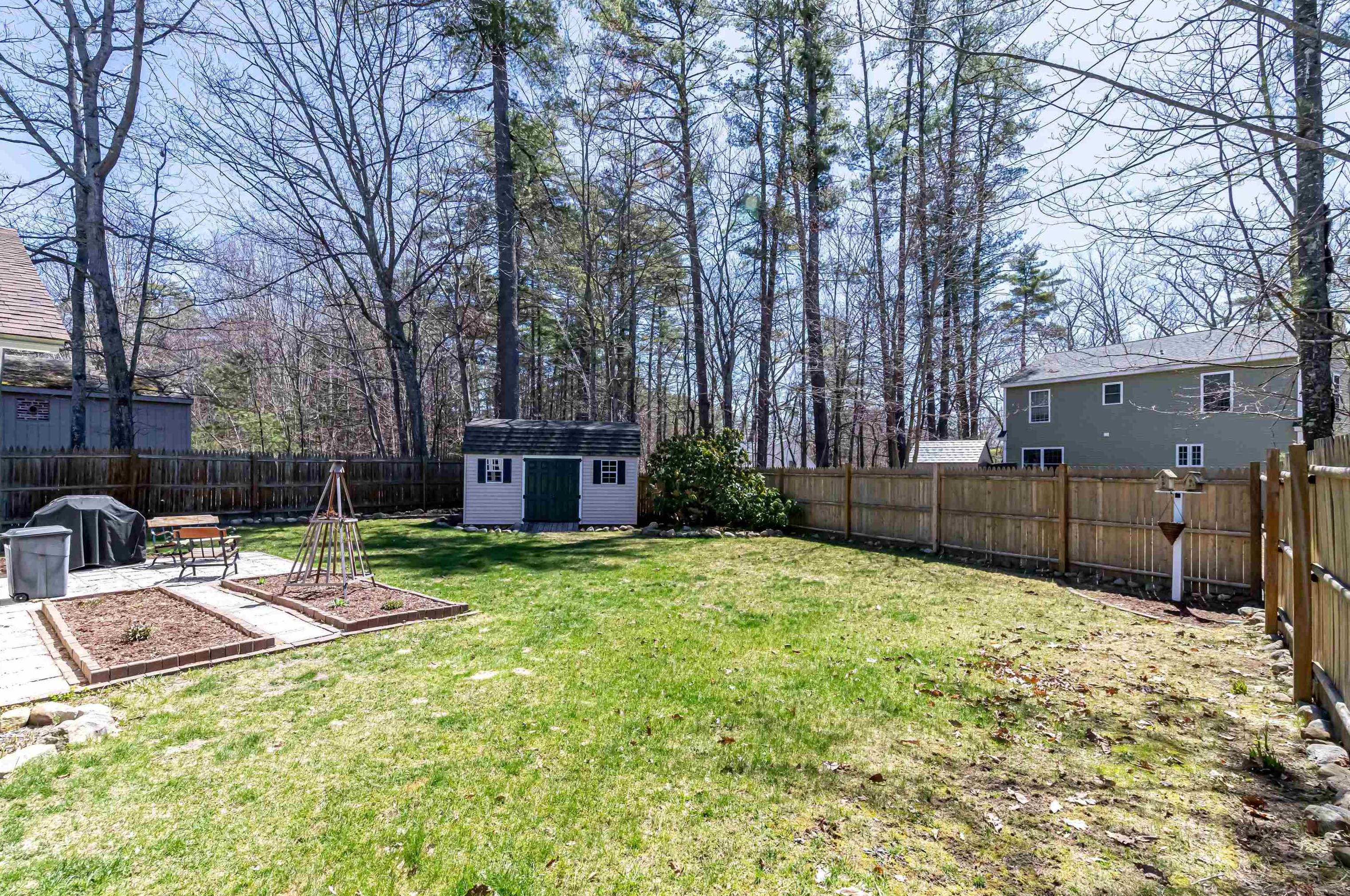 54 Circle Dr, Meredith NH  03253-6304 exterior