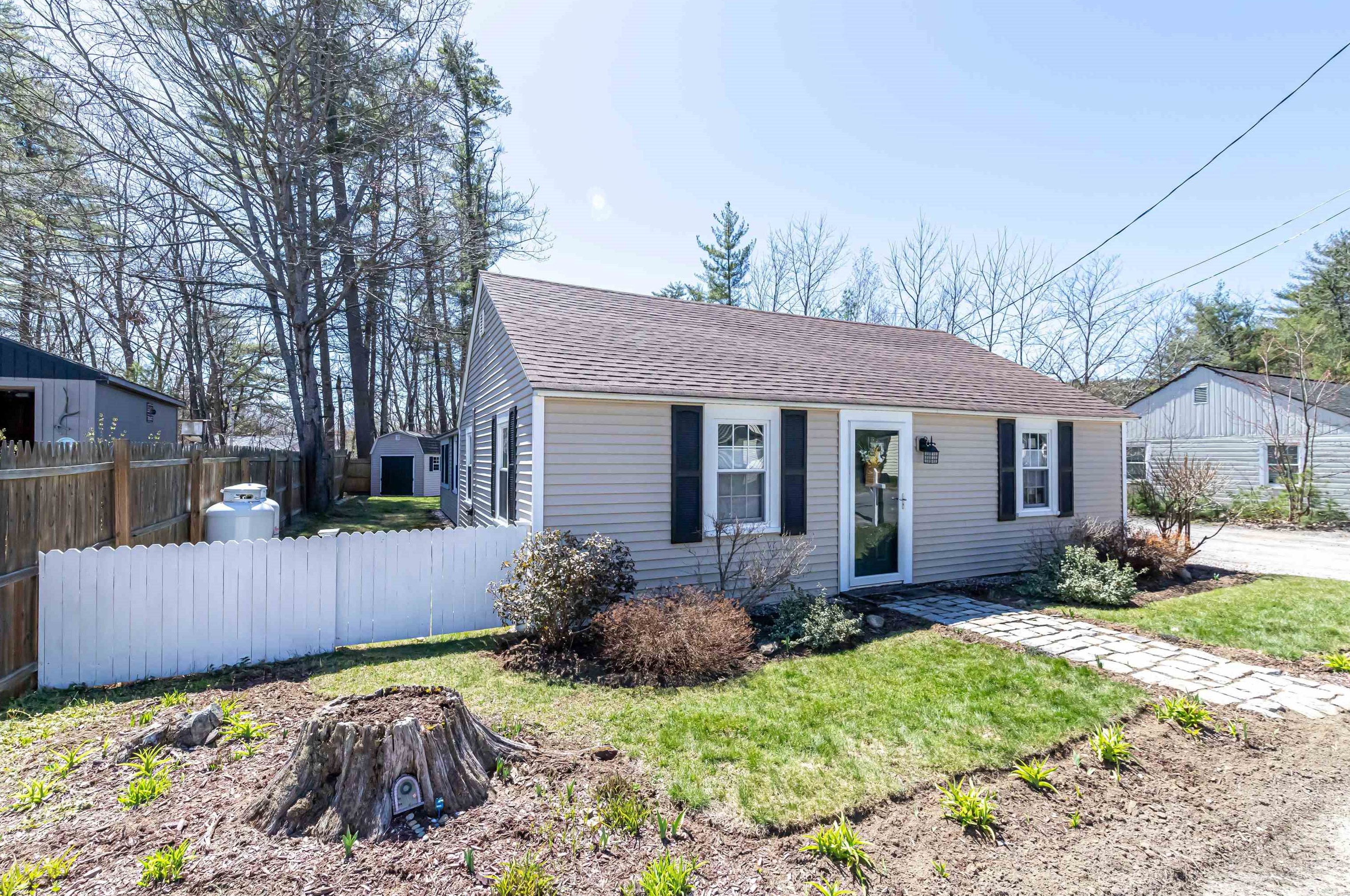 54 Circle Dr, Meredith NH  03253-6304 exterior