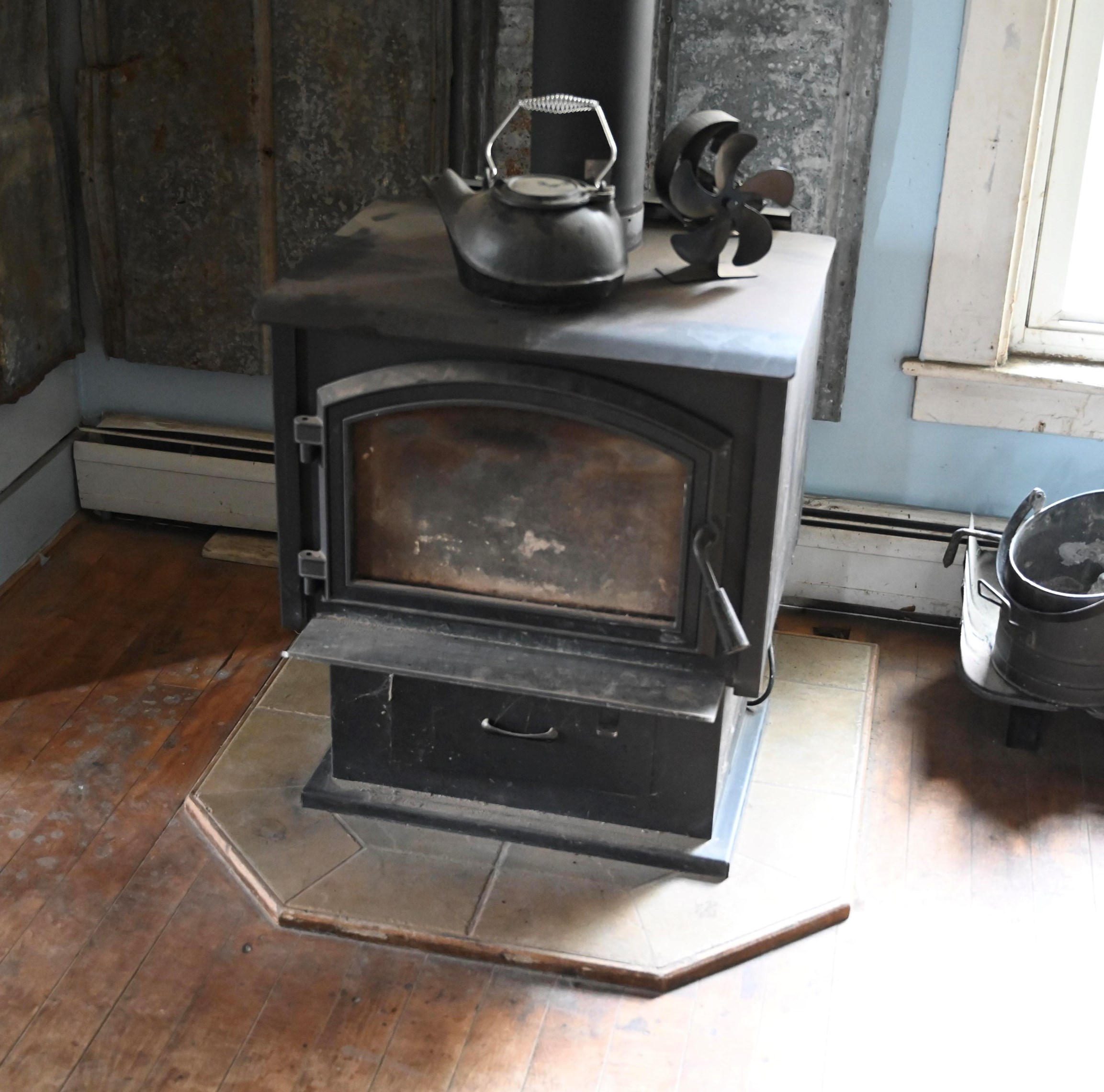 32 Berry Ave, Pittsfield NH 03263-3400 exterior