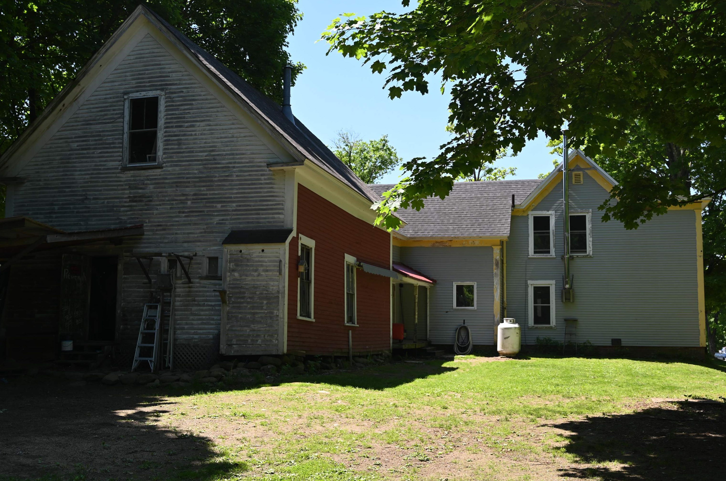 32 Berry Ave, Pittsfield NH 03263-3400 exterior