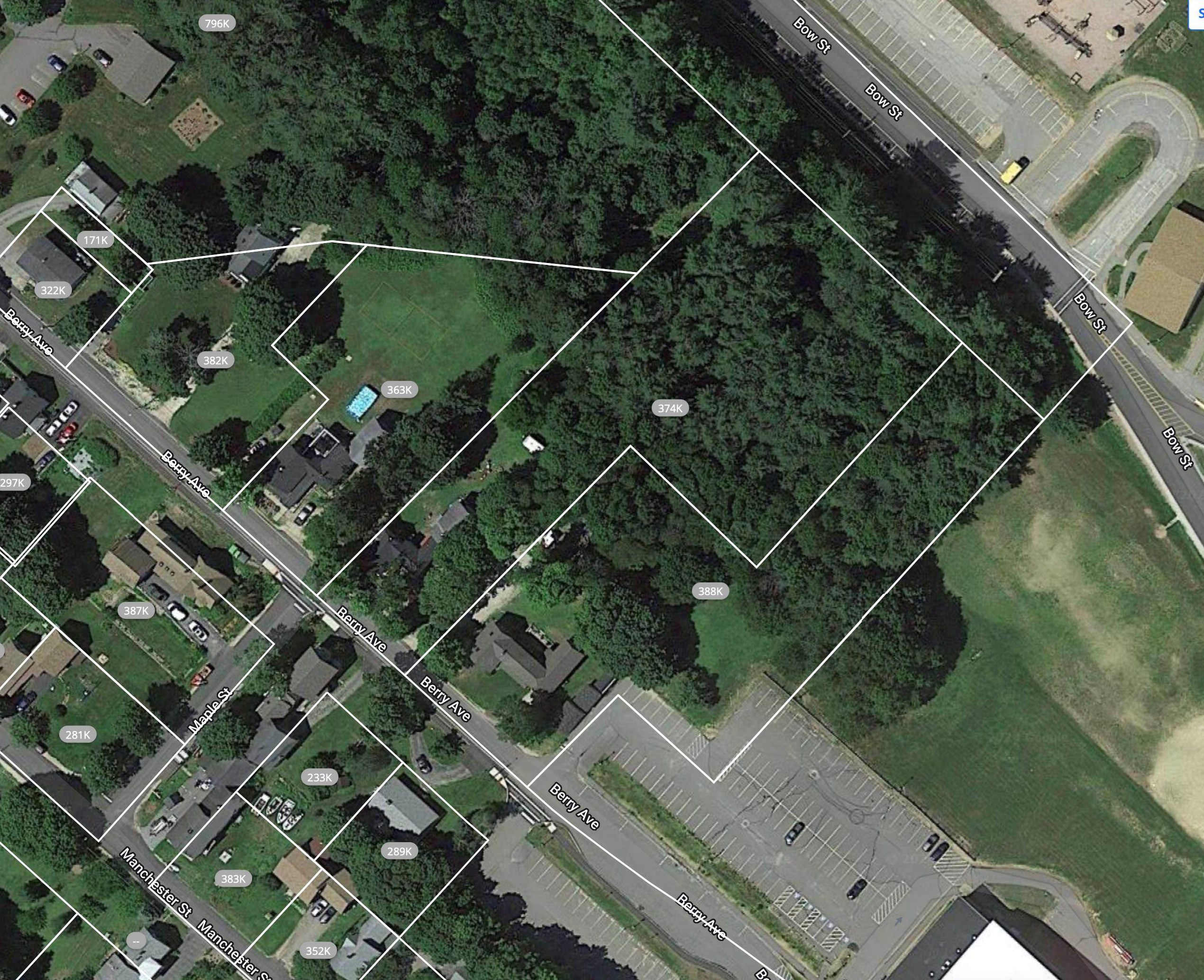 32 Berry Ave, Pittsfield NH 03263-3400 exterior