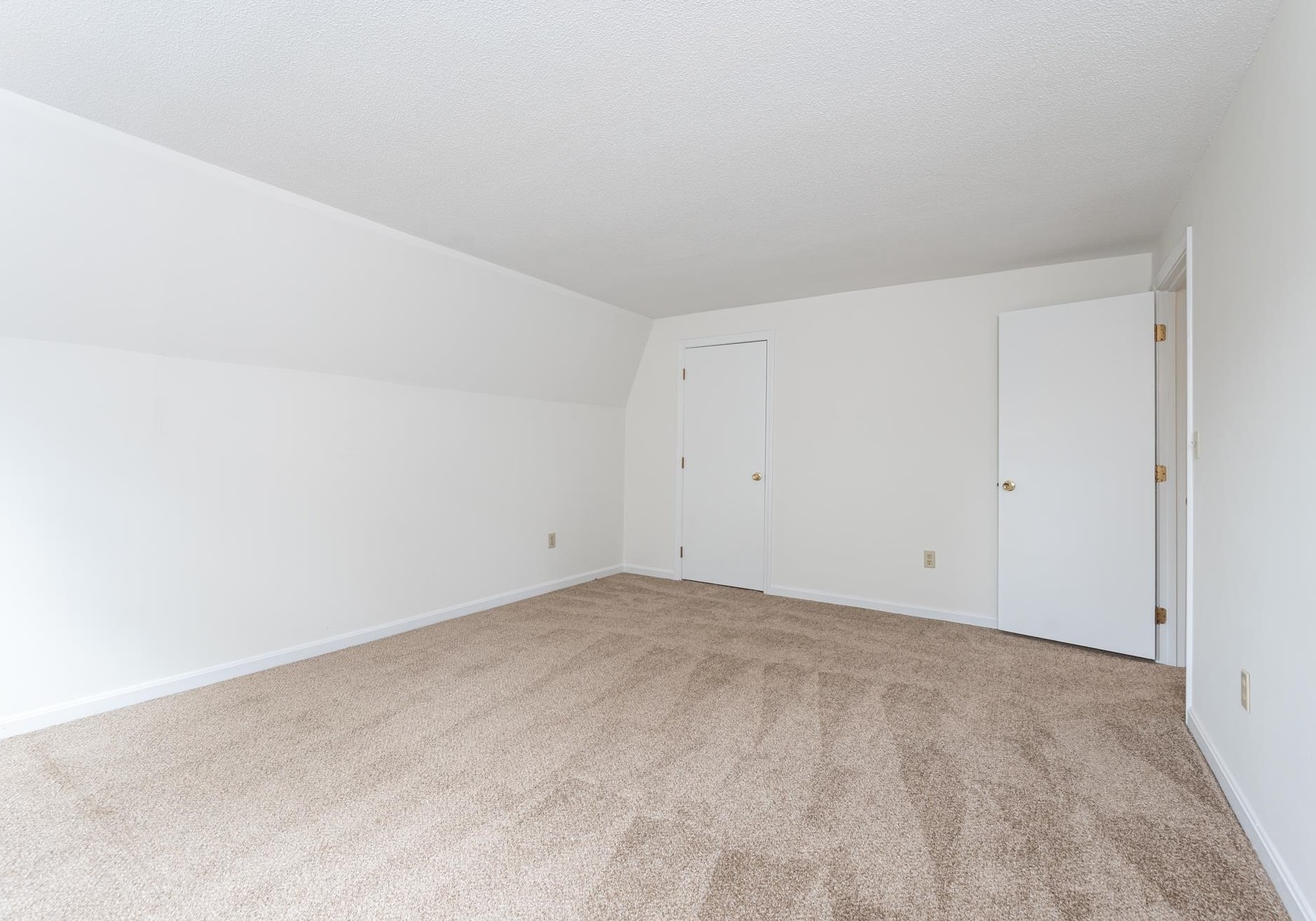 152 Porcupine Cir, Salem NH  03079-2868 exterior