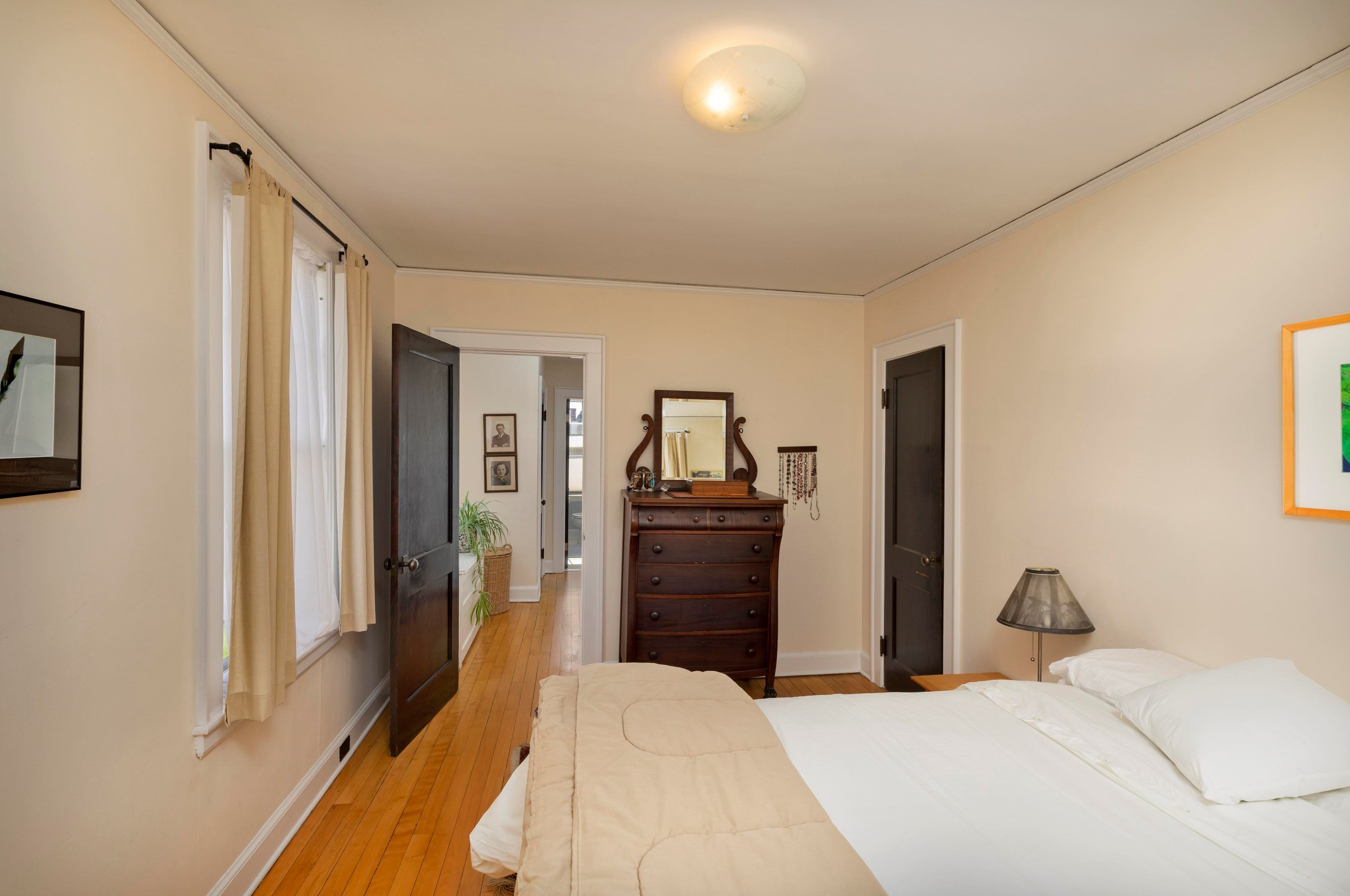 12 Elm St, Lebanon NH 03766-1802 exterior