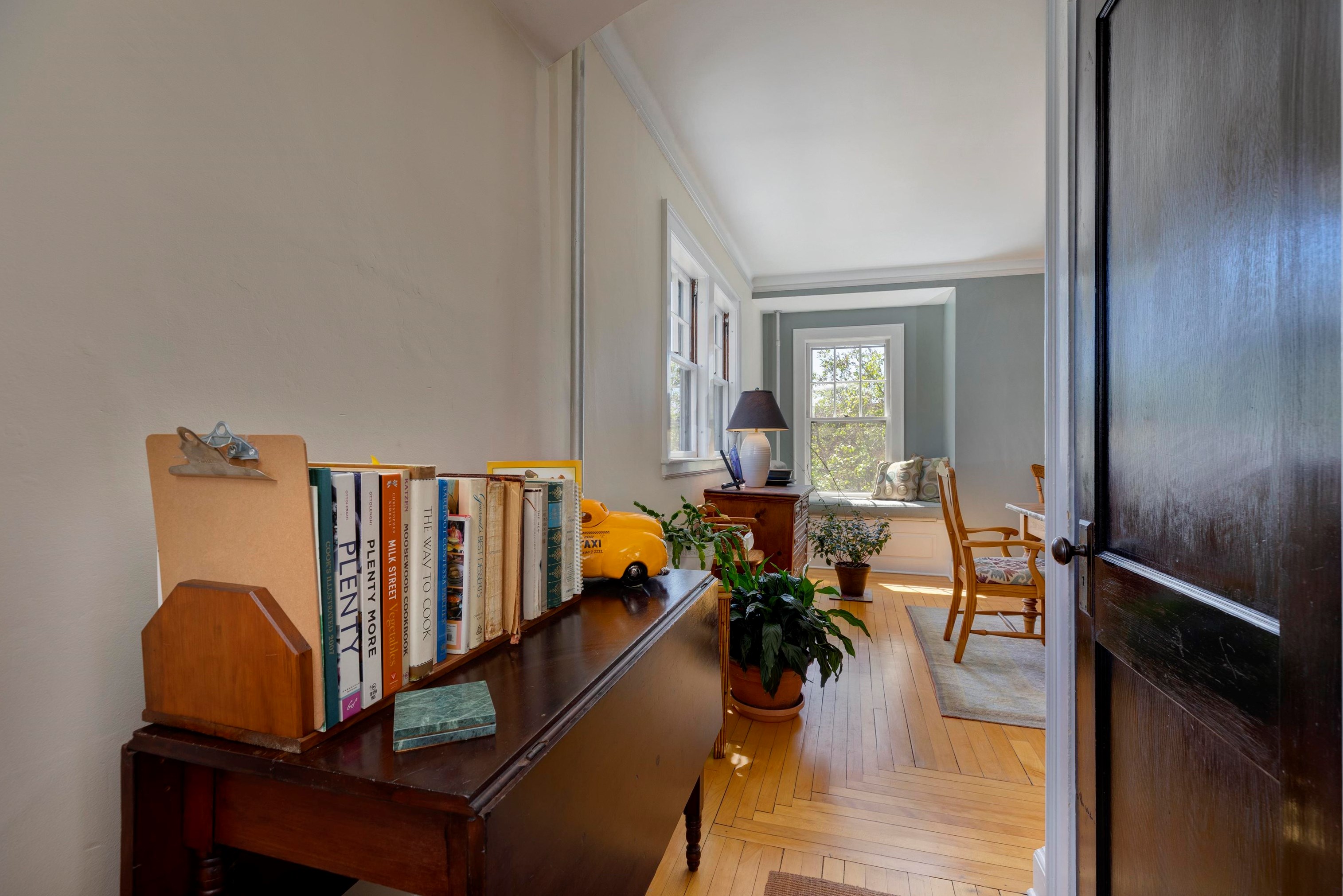 12 Elm St, Lebanon NH 03766-1802 exterior