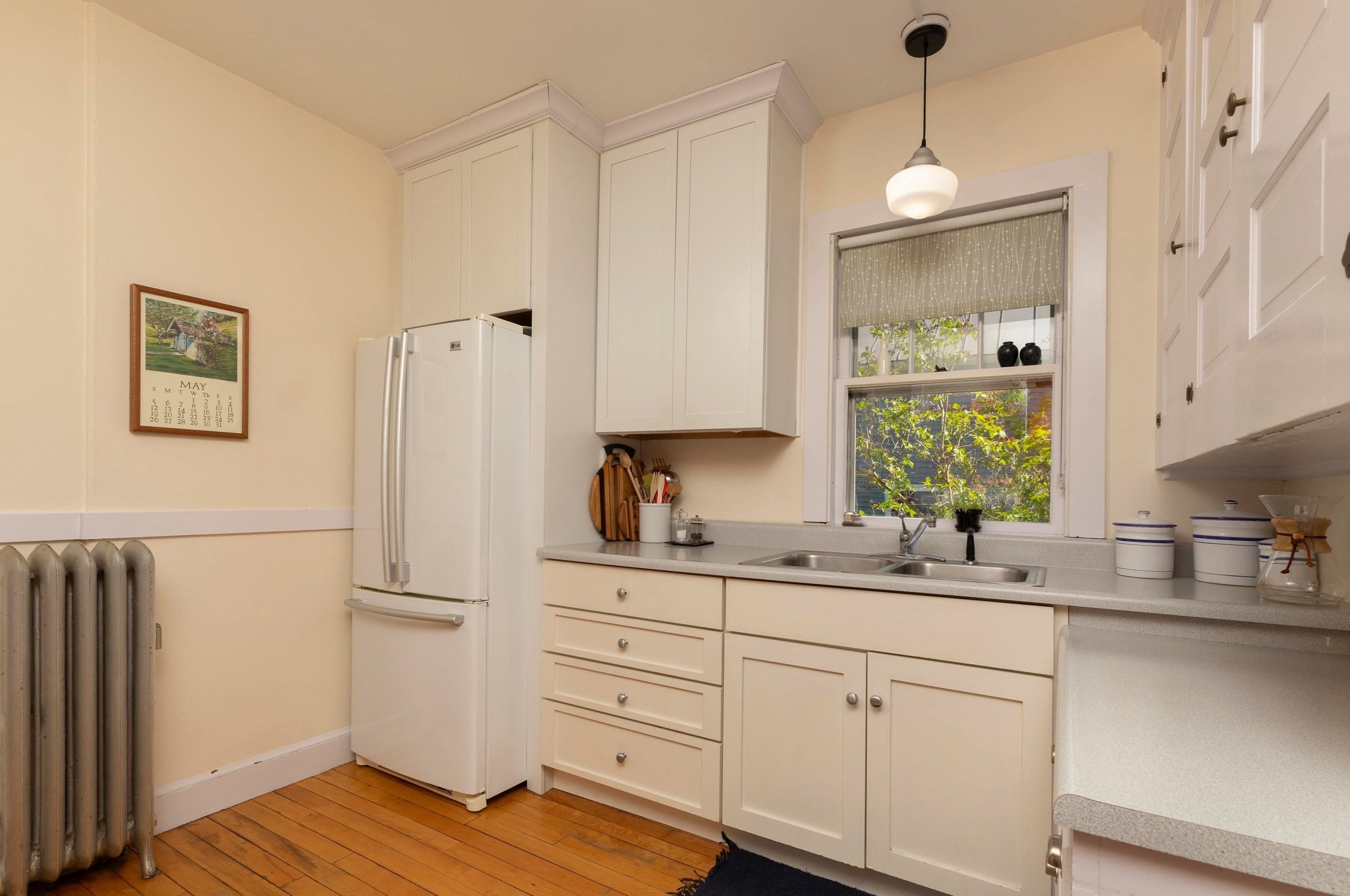 12 Elm St, Lebanon NH 03766-1802 exterior