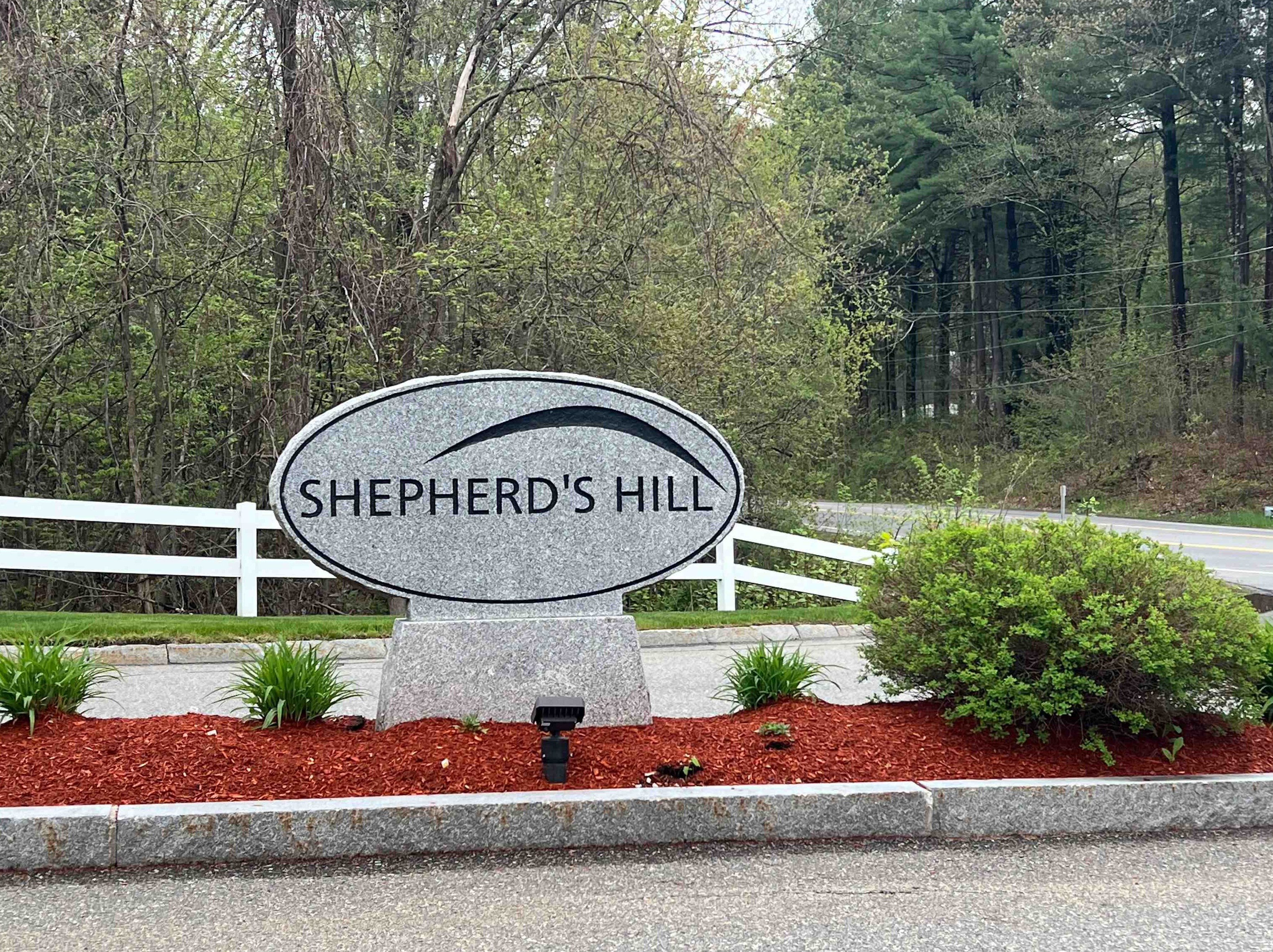 20 Chandler Ct, Hudson NH  03051-6901 exterior