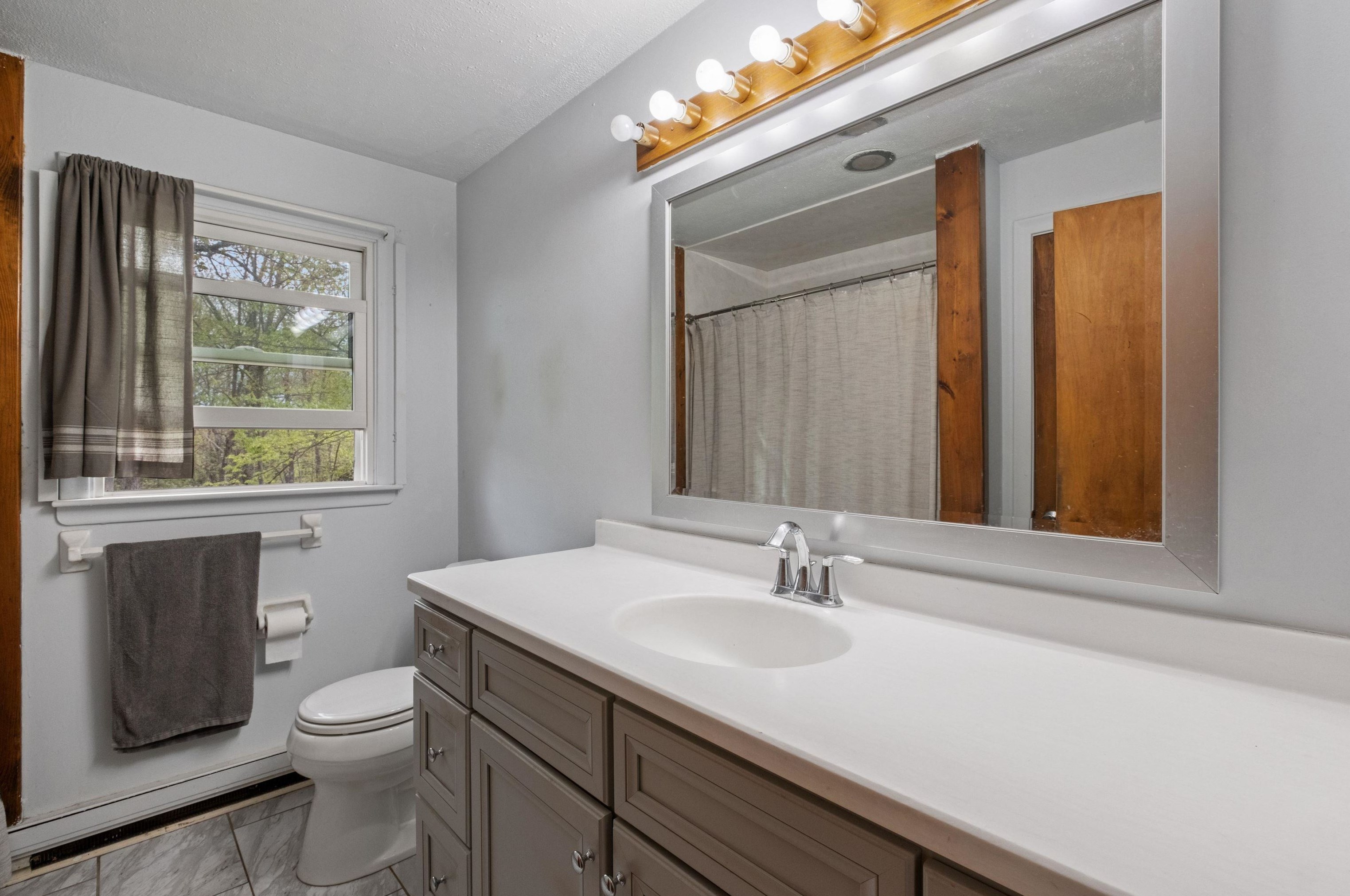 12 Surrey Dr, Concord NH 03304 exterior