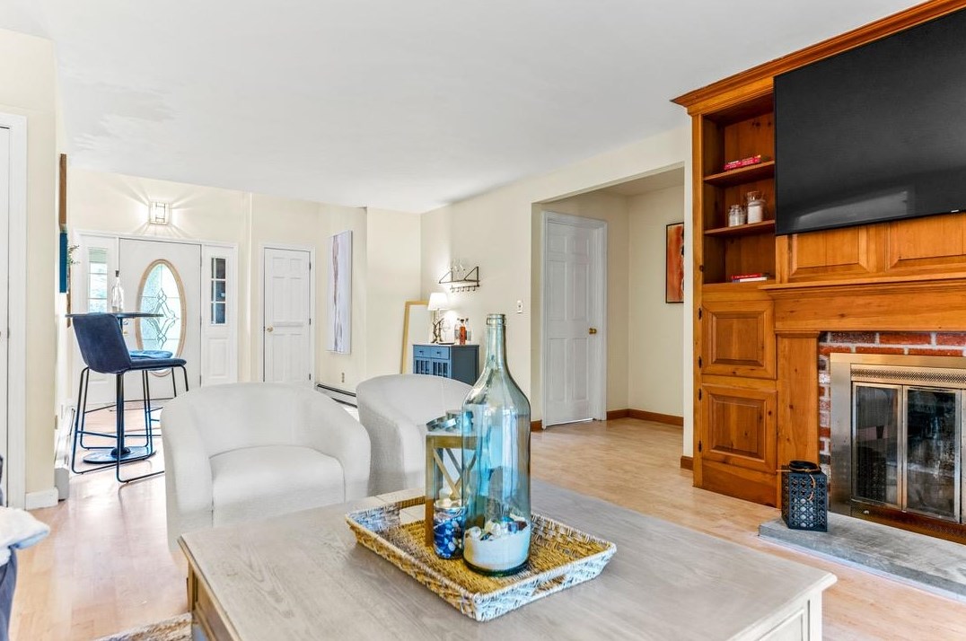 3 Bald Hl Rd, Newmarket NH  03857-2135 exterior