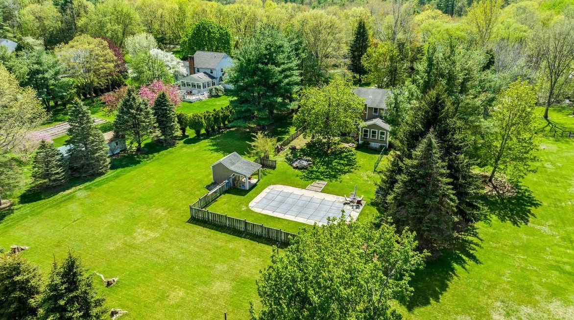 3 Bald Hill Rd, Newmarket NH  03857-2136 exterior