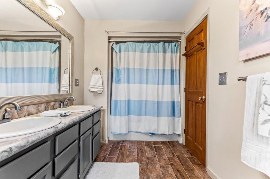 3 Bald Hl Rd, Newmarket NH  03857-2135 exterior