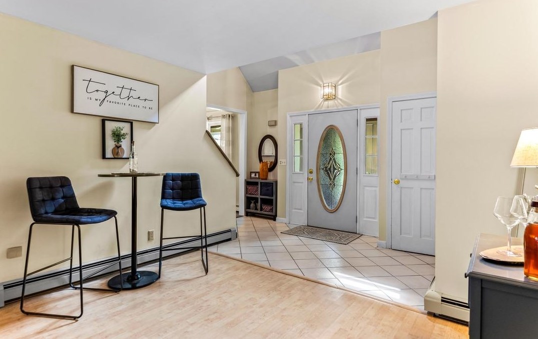 3 Bald Hl Rd, Newmarket NH  03857-2135 exterior