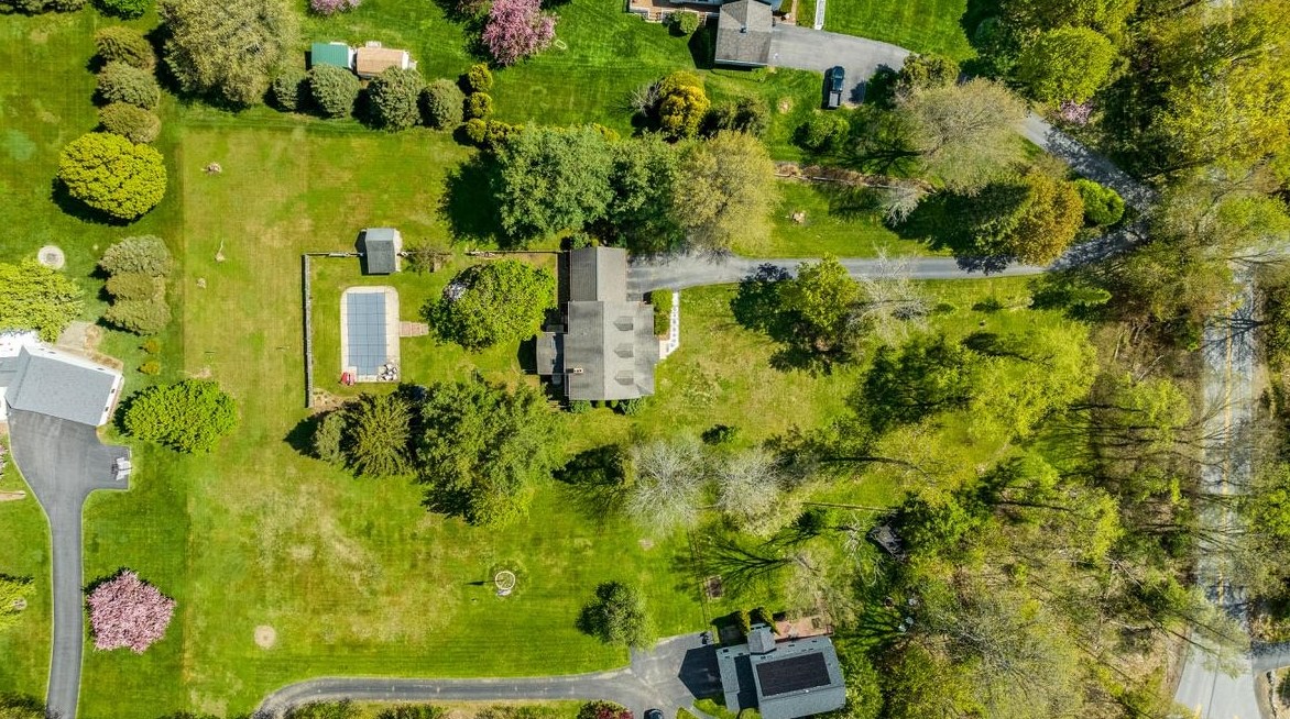 3 Bald Hl Rd, Newmarket NH  03857-2135 exterior