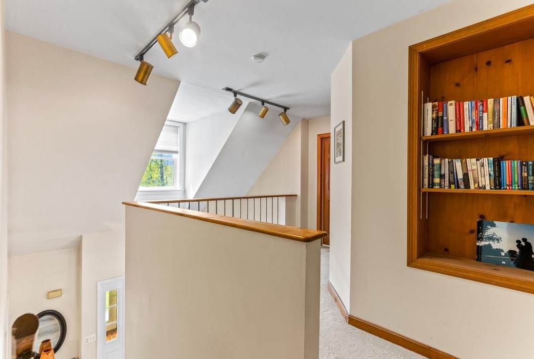 3 Bald Hl Rd, Newmarket NH  03857-2135 exterior