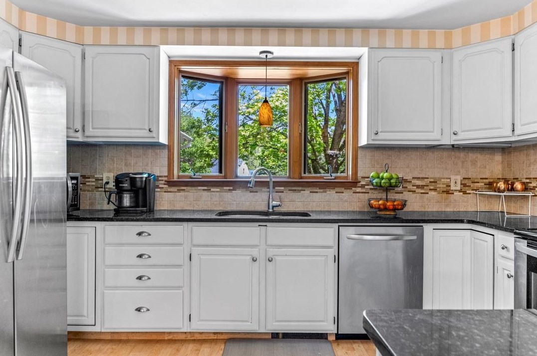 3 Bald Hl Rd, Newmarket NH  03857-2135 exterior