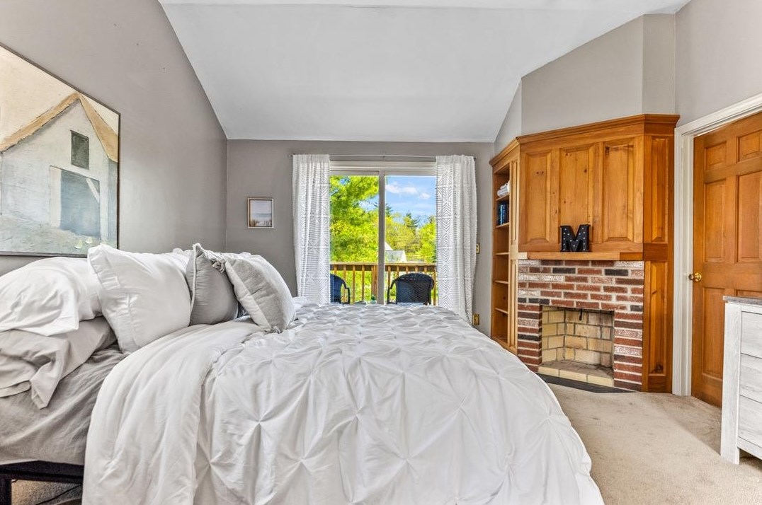 3 Bald Hl Rd, Newmarket NH  03857-2135 exterior