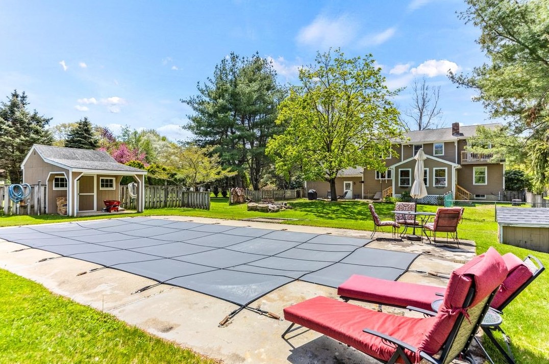 3 Bald Hl Rd, Newmarket NH  03857-2135 exterior