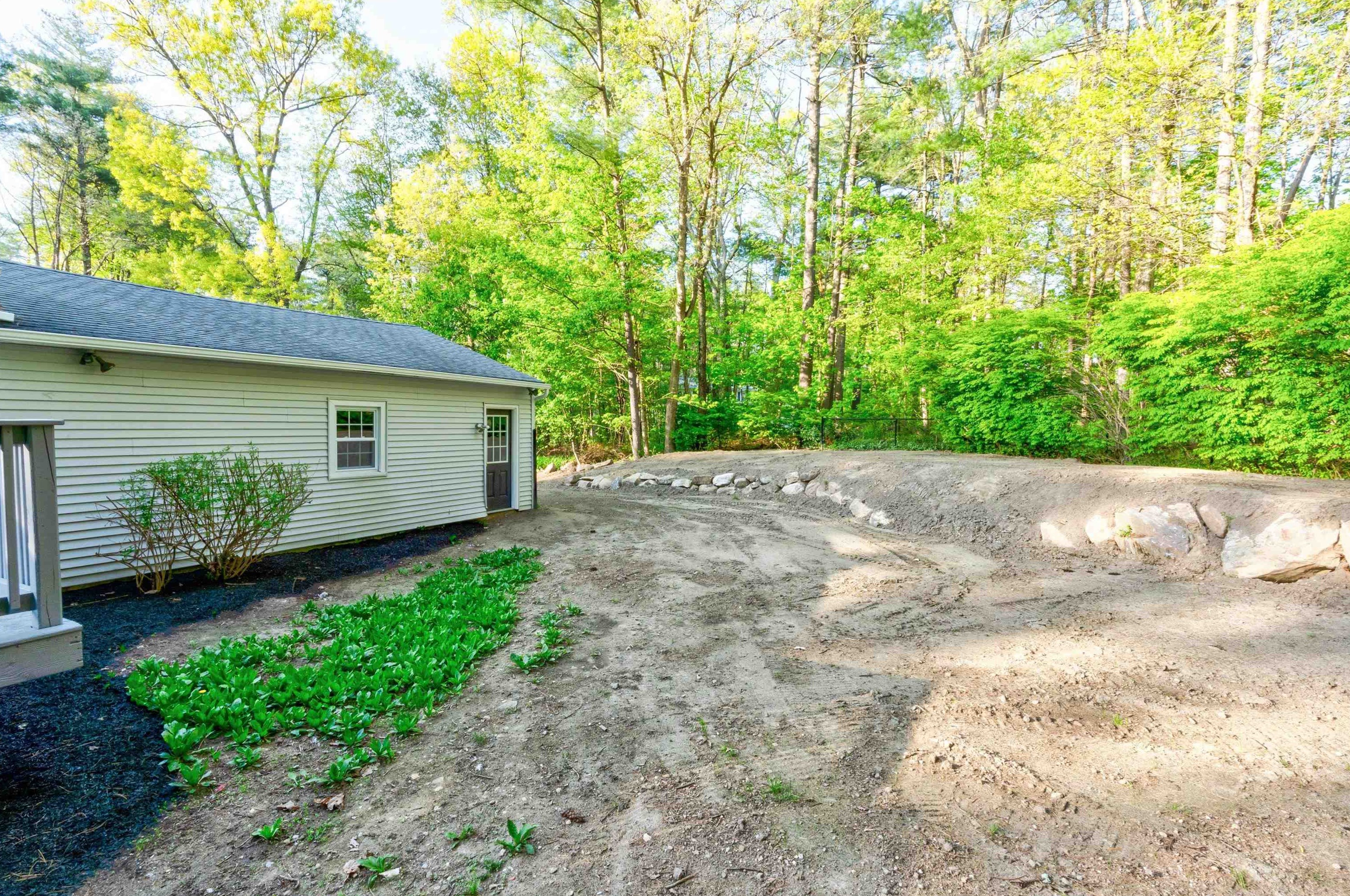 32 Valleyview Dr, Merrimack NH  03054-3103 exterior