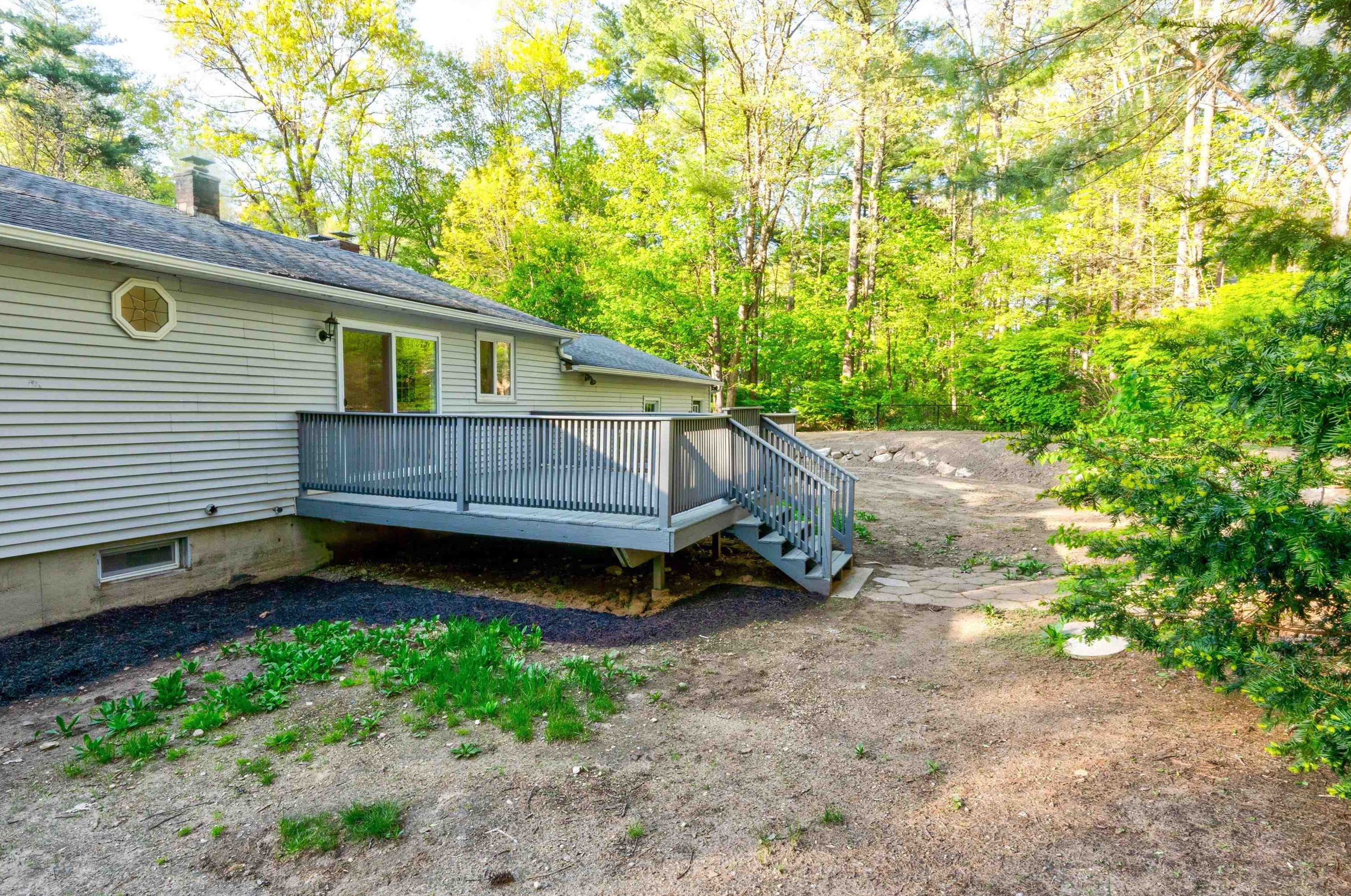 32 Valleyview Dr, Merrimack NH  03054-3103 exterior