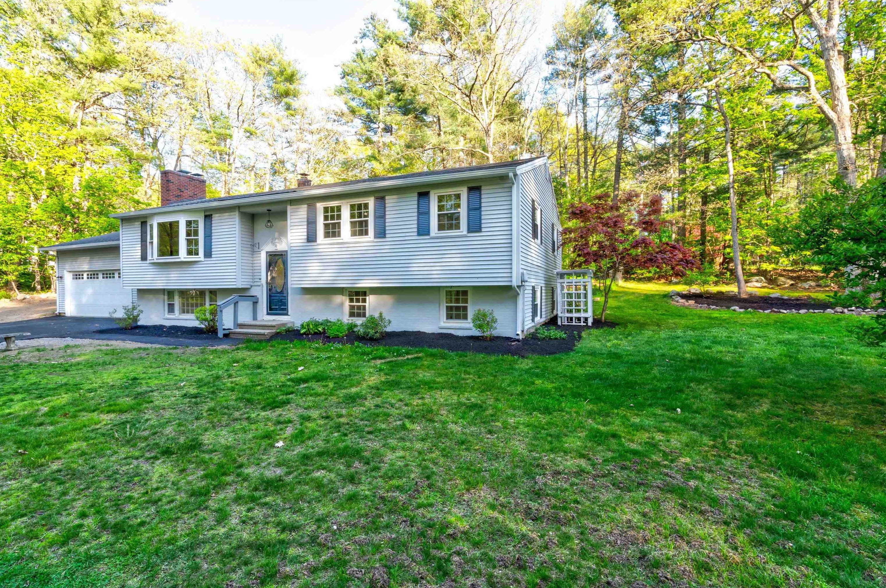 32 Valleyview Dr, Merrimack NH  03054-3103 exterior
