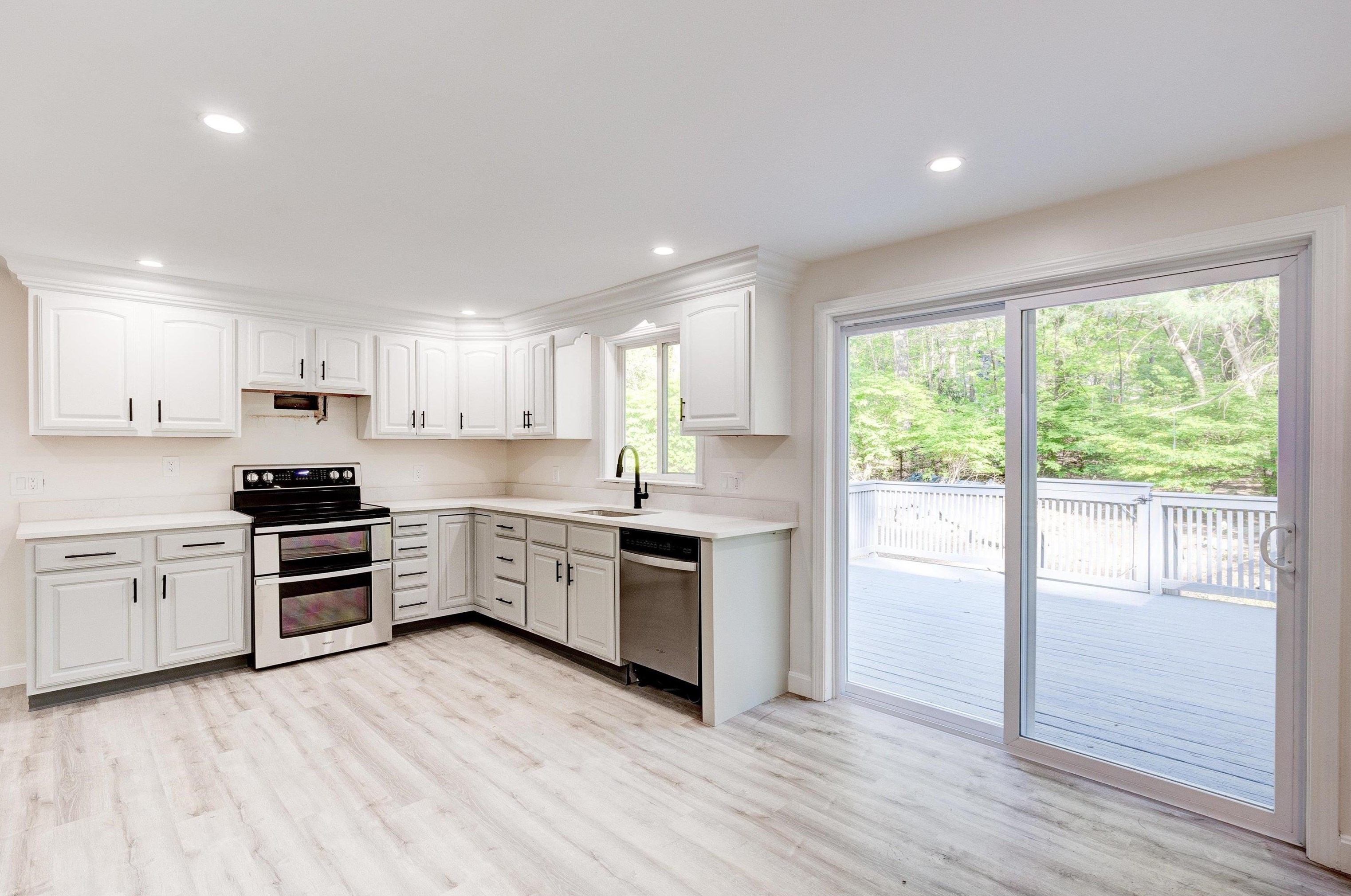 32 Valleyview Dr, Merrimack NH  03054-3103 exterior