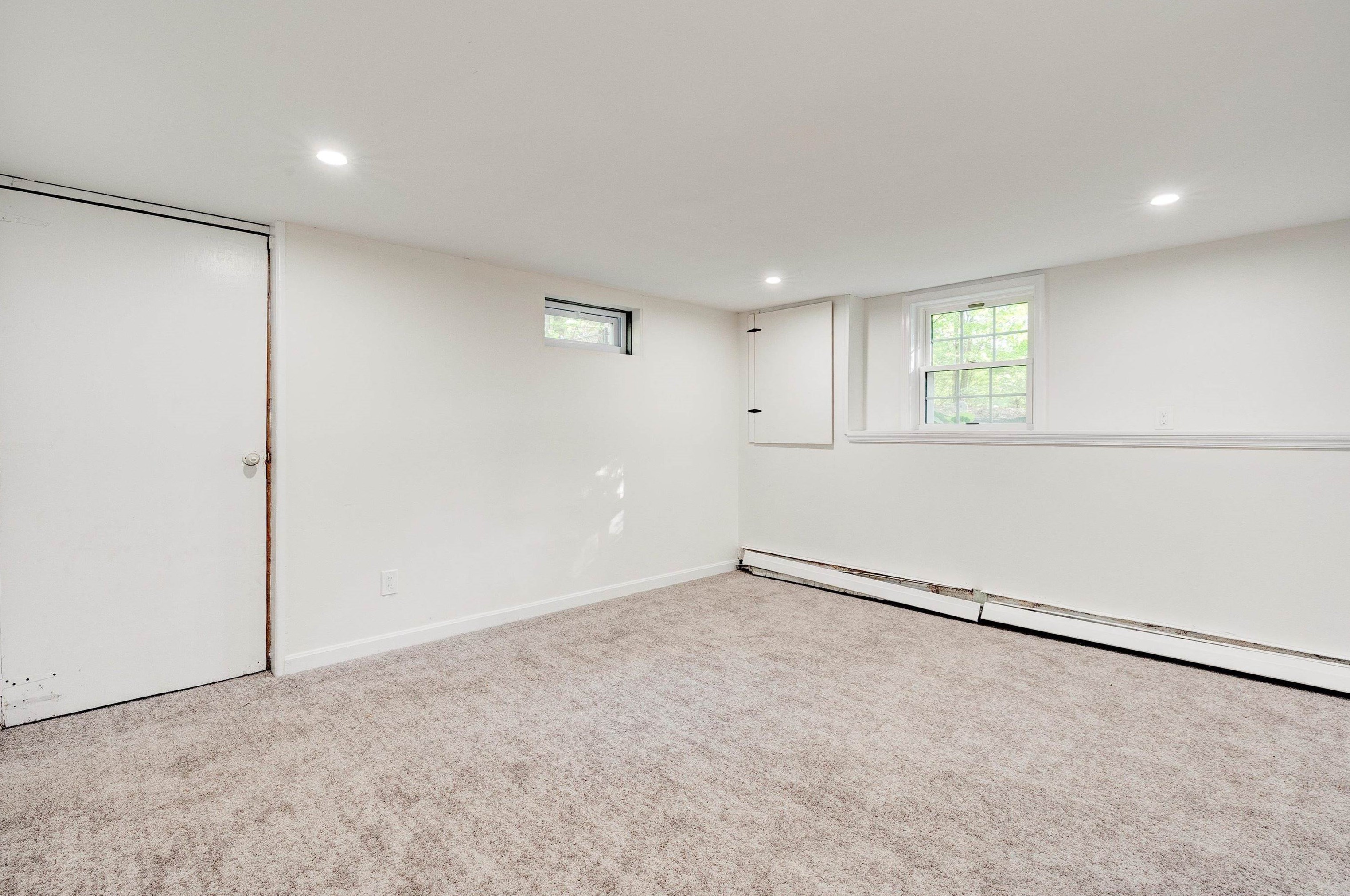 32 Valleyview Dr, Merrimack NH  03054-3103 exterior
