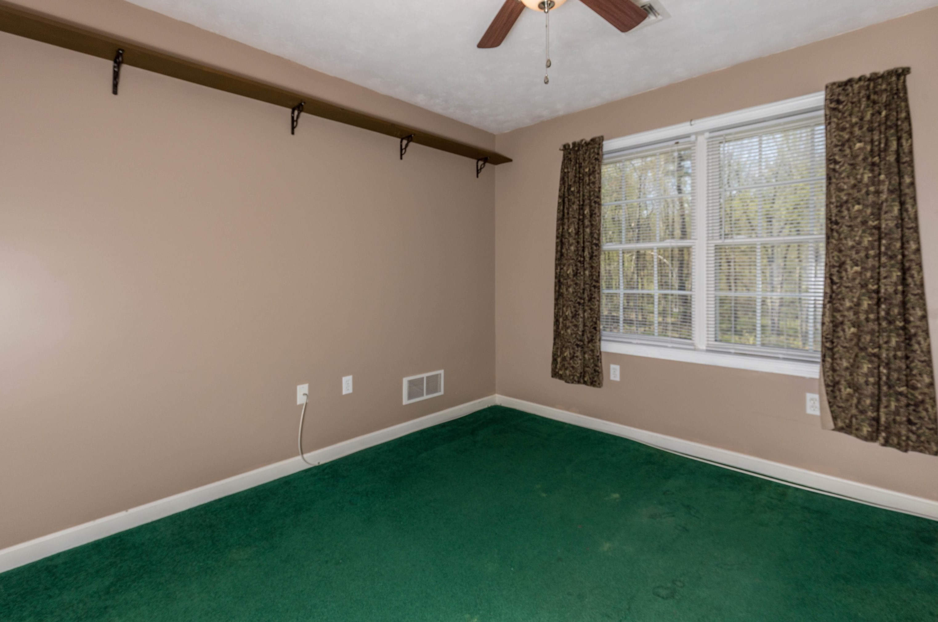 34 Nora Ct, New Ipswich NH 03071-3504 exterior