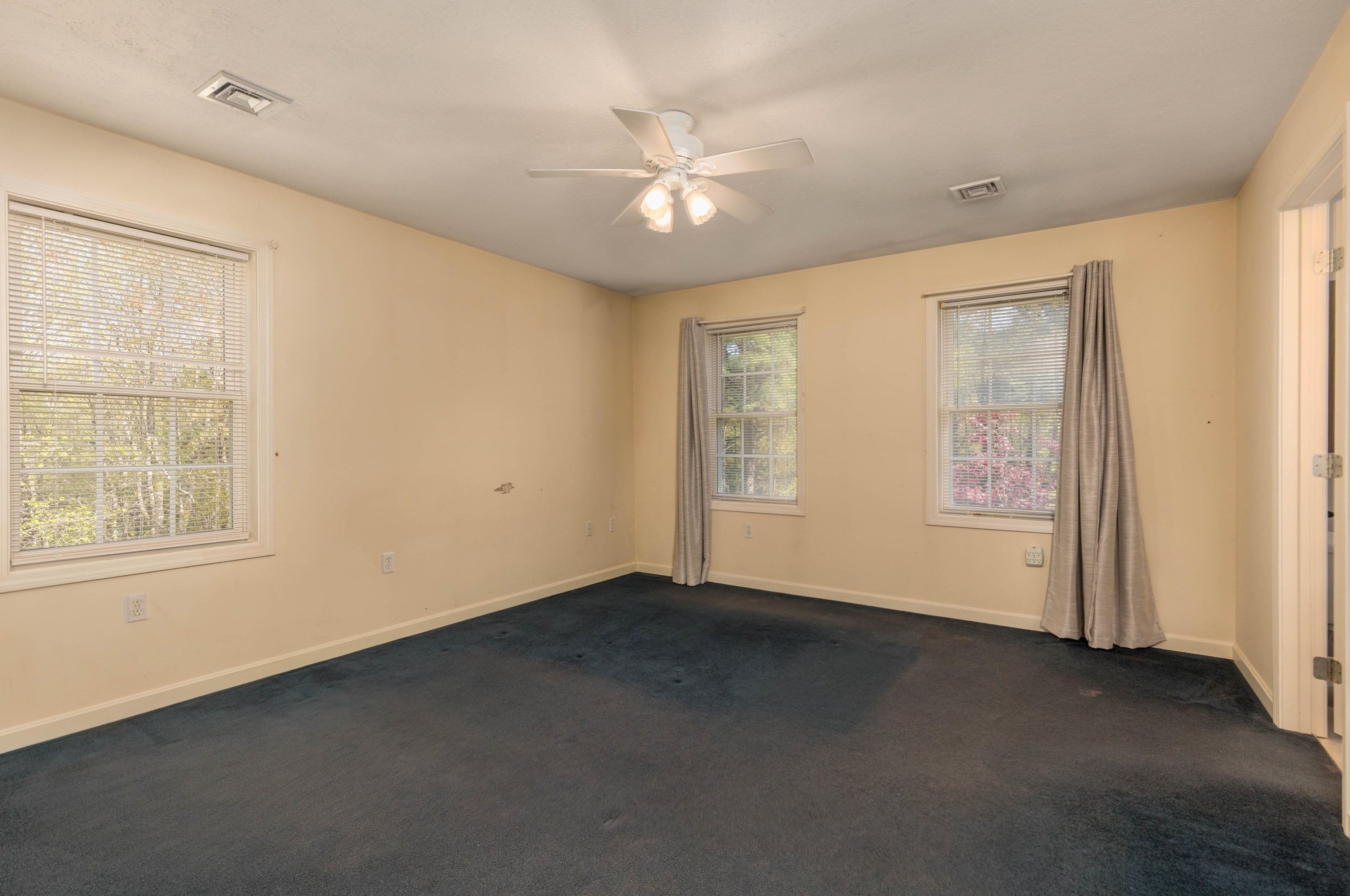 34 Nora Ct, New Ipswich NH 03071-3504 exterior