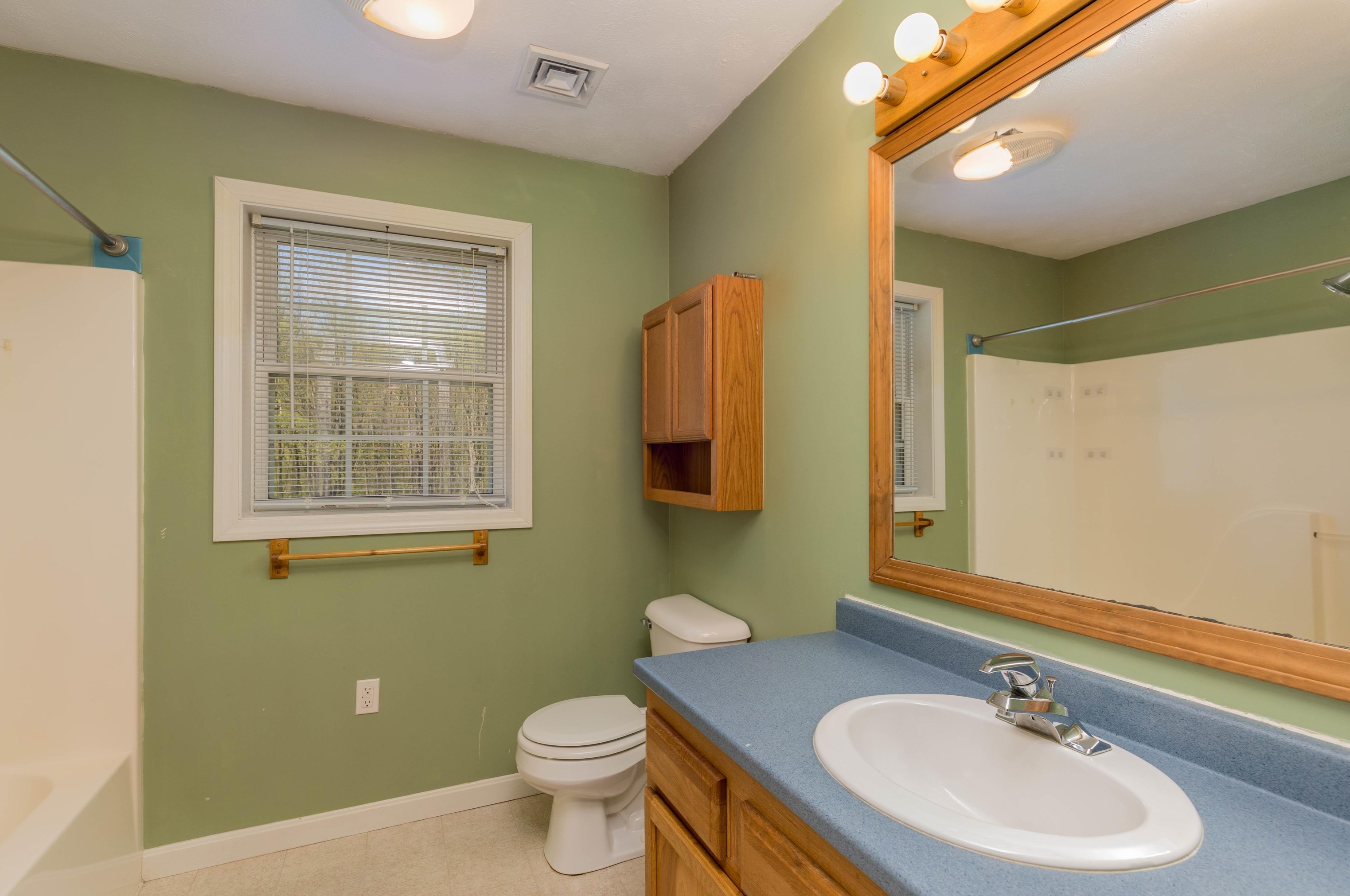 34 Nora Ct, New Ipswich NH 03071-3504 exterior